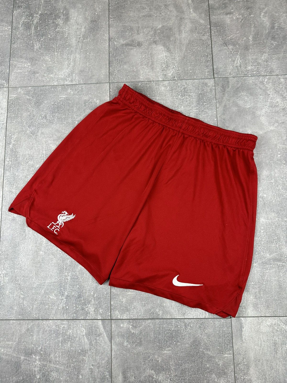 Nike Nike Liverpool Home Stadium Short 2022/23 Size US 36 / EU 52 - 2 Thumbnail