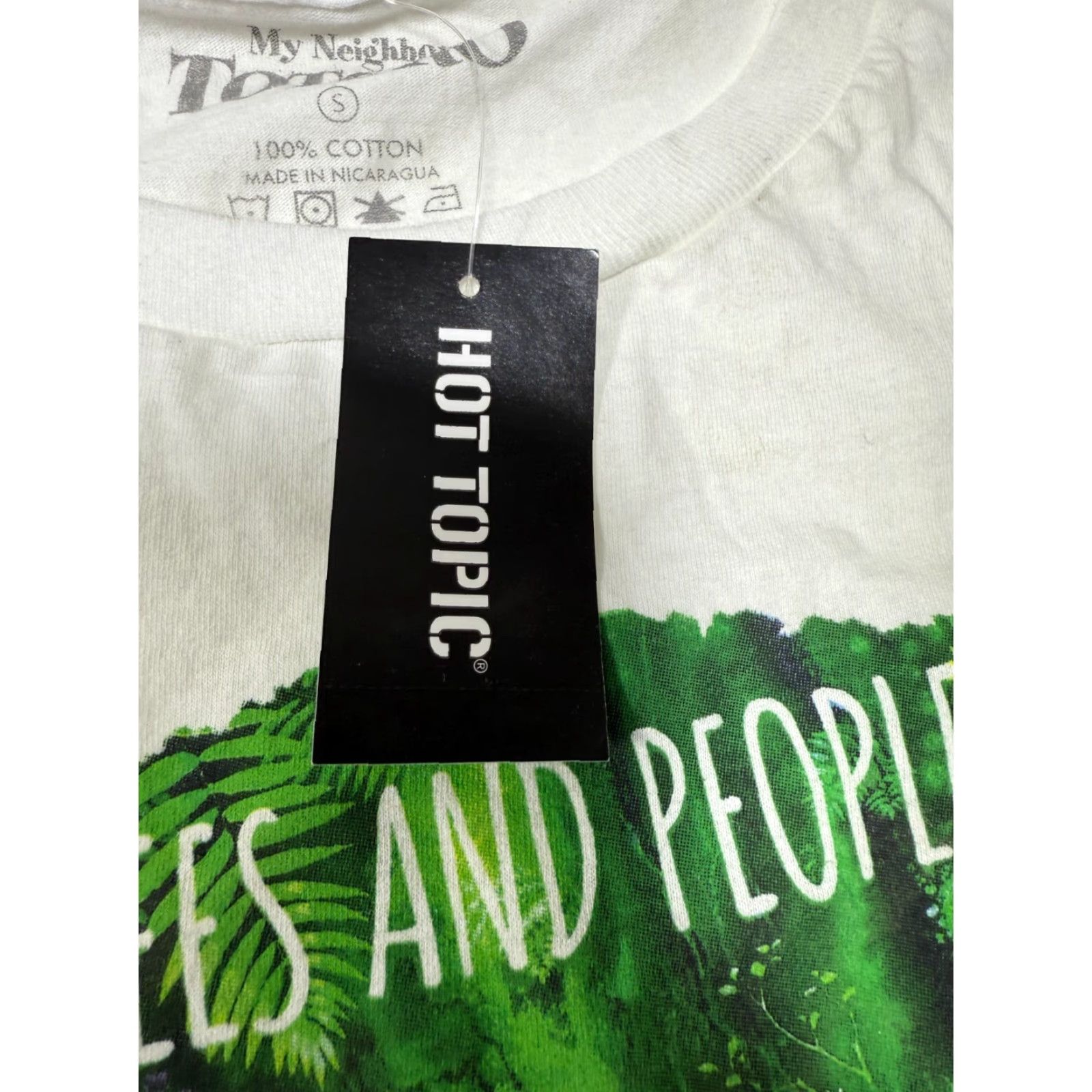 Hot Topic VINTAGE Studio Ghibli My Neighbor Totoro T-Shirt - Hot Topic - Adult Small - White - Anime - Hayao Miyazaki - Mens Size US S / EU 44-46 / 1 - 5 Thumbnail