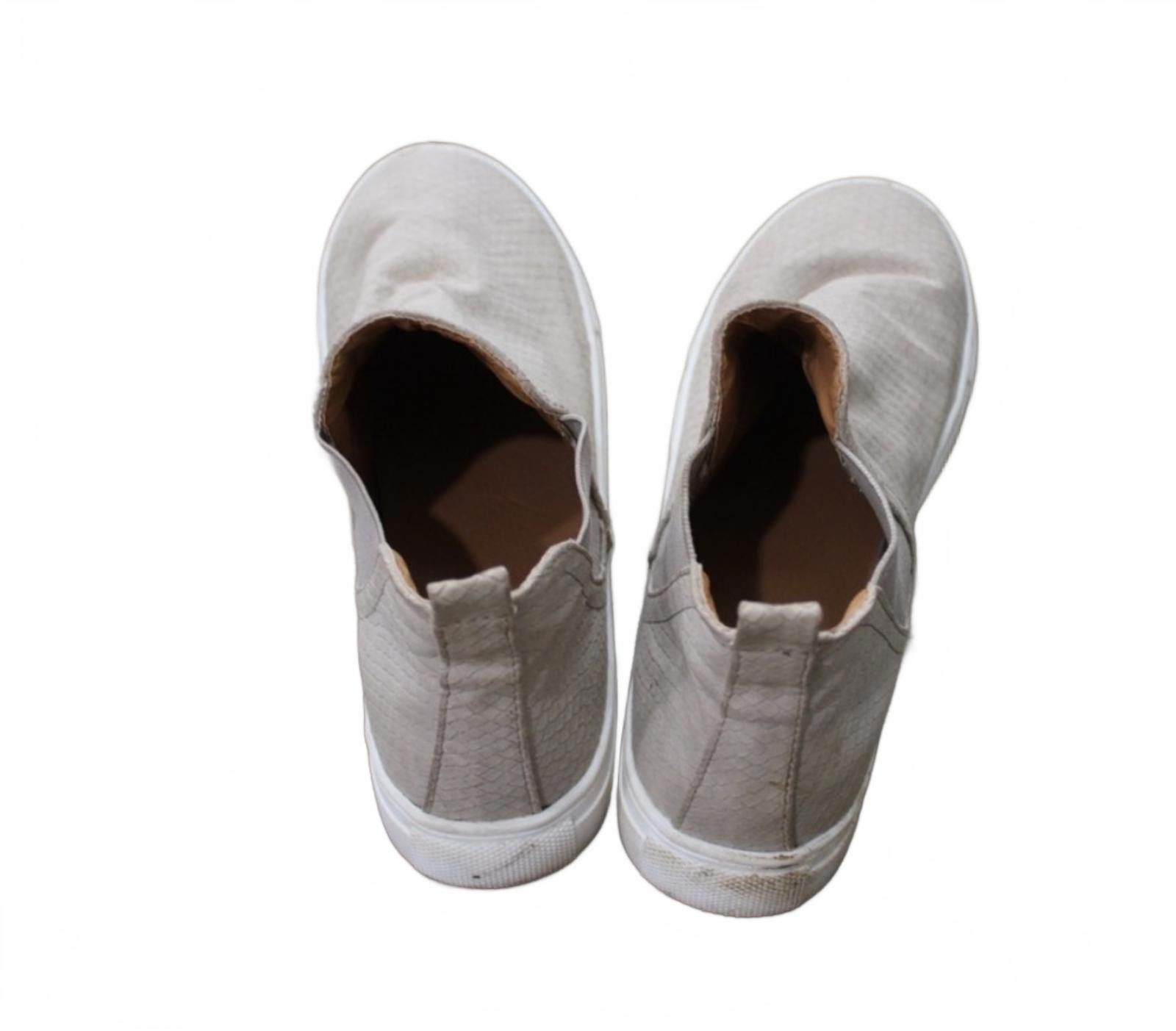 Unknown London Light Tan Slip-On Casual Shoes with Textured Pattern size 7 Size US 7 / IT 37 - 4 Thumbnail