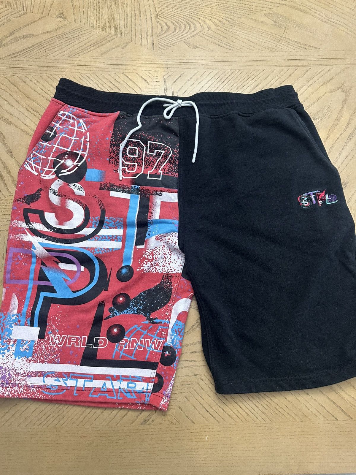 Staple Staple Pigeon Neon Sport Sweatshorts Size US 42 / EU 58 - 1 Thumbnail