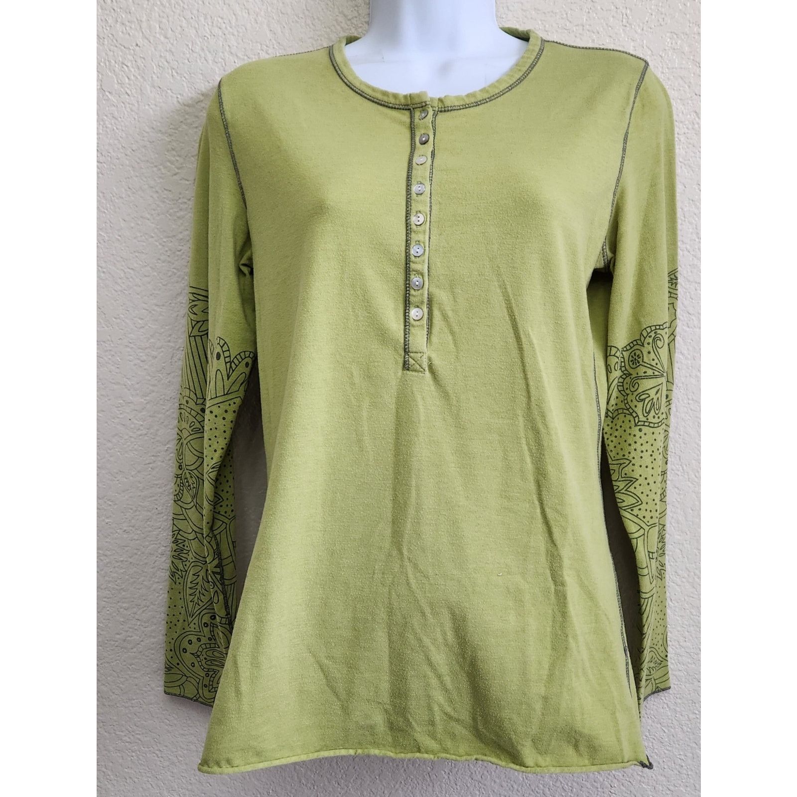 Other Title Nine Lime Green Henley Long Graphic Sleeves Top Medium Size M / US 6-8 / IT 42-44 - 1 Thumbnail