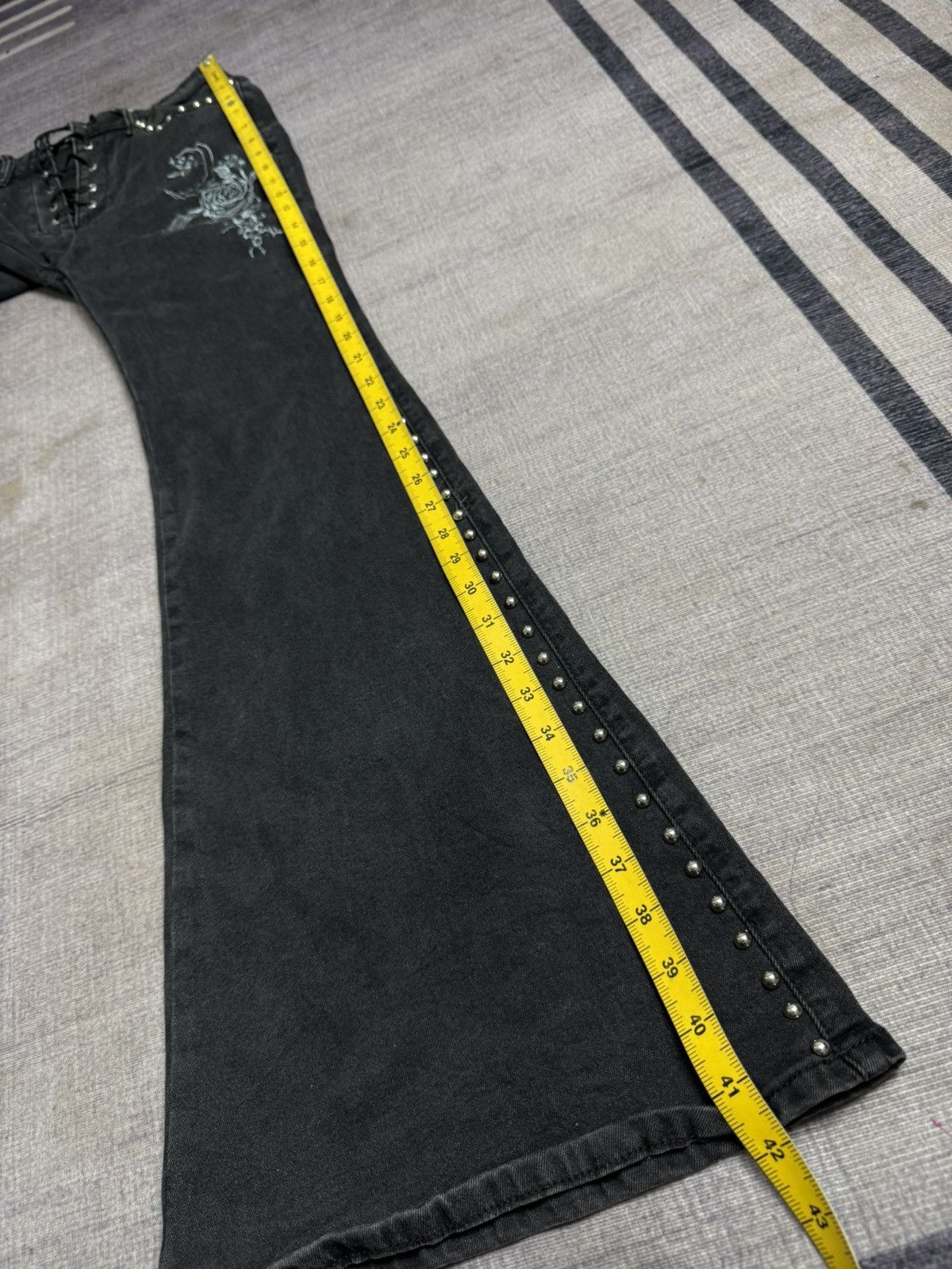 Tornado Mart ROMWE IFSIX SUPER FLARE DENIM PANTS Size US 26 / EU 42 - 13 Thumbnail