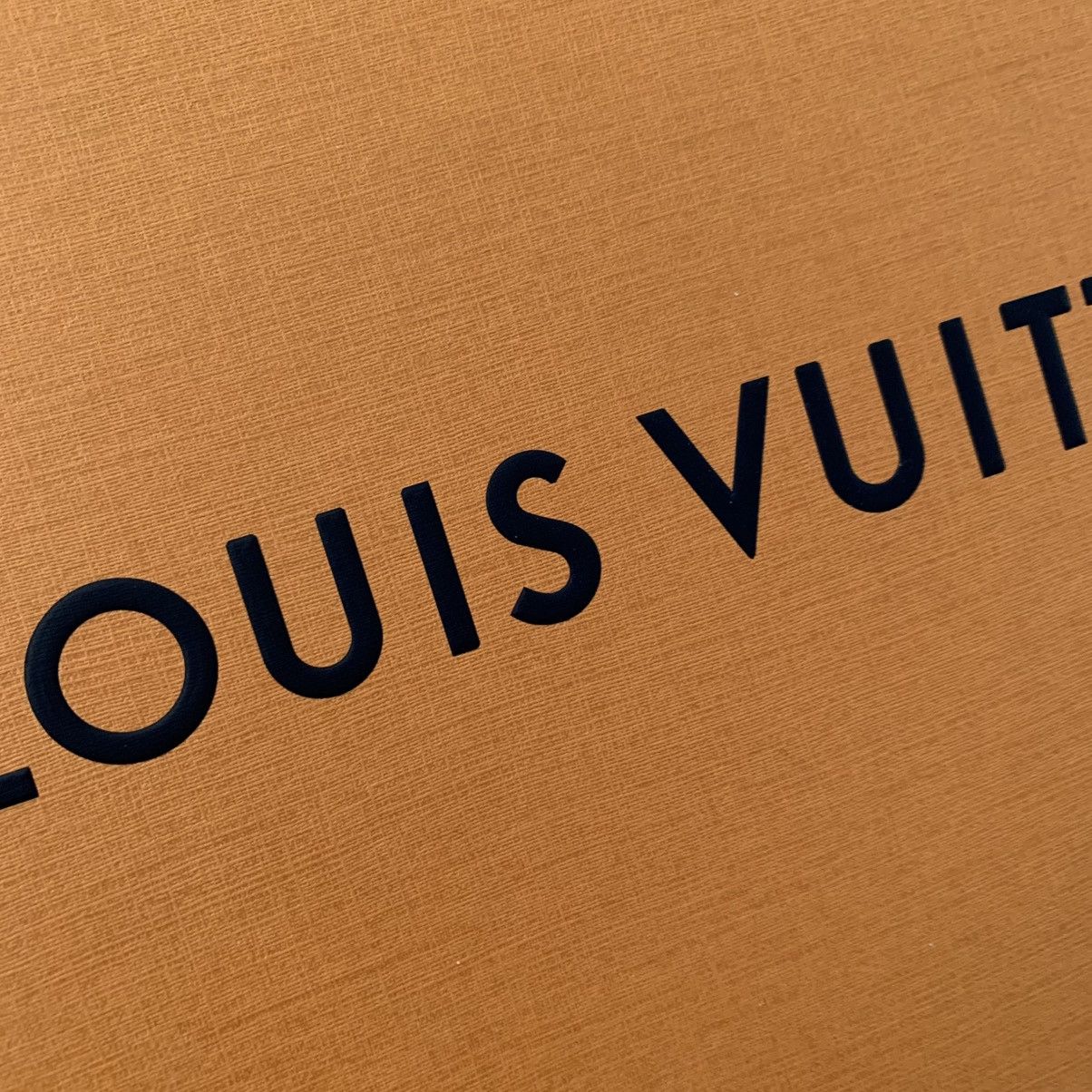 Louis Vuitton Louis Vuitton orange box magnetic closure Size ONE SIZE - 3 Thumbnail