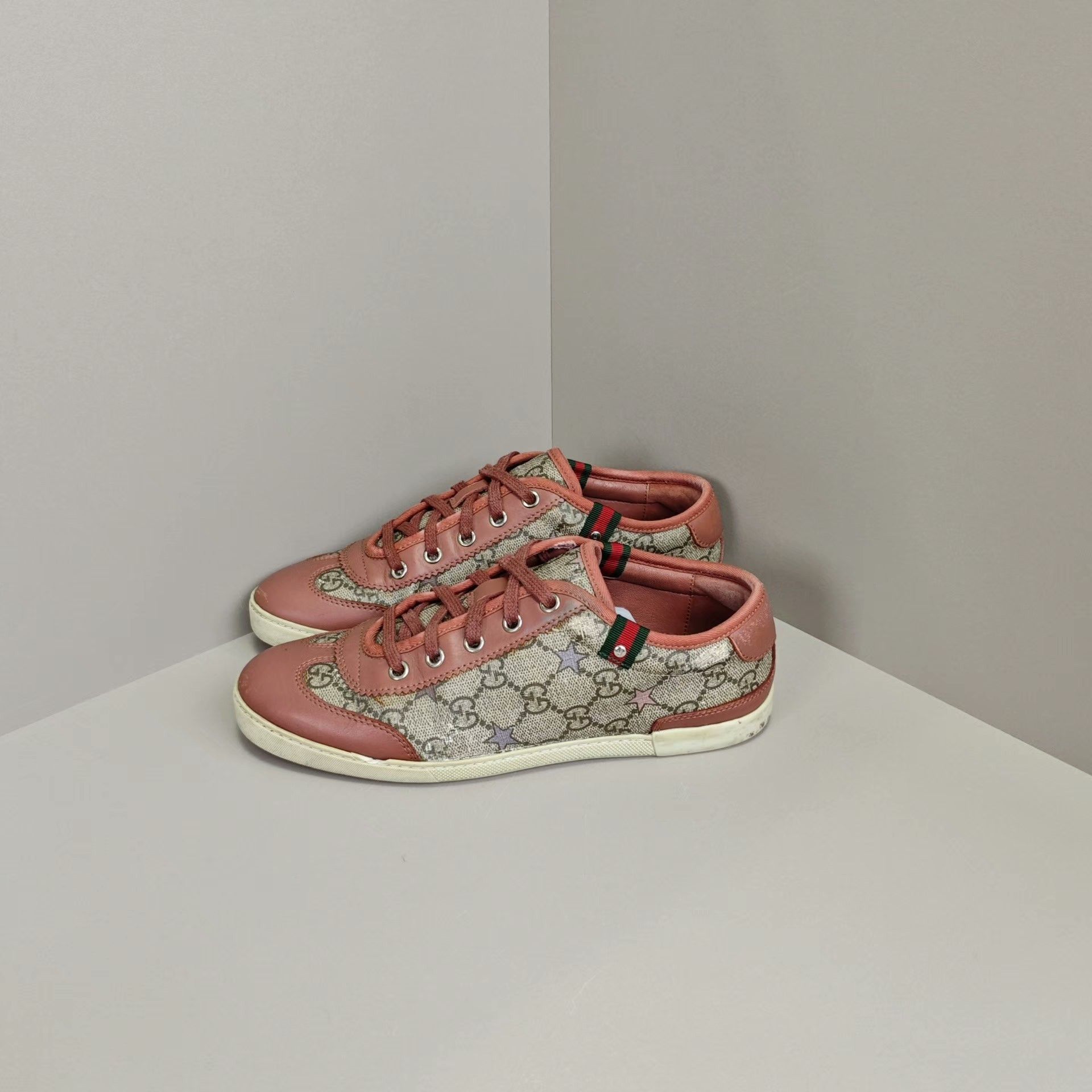 Gucci Gucci Lowtop Sneakers us_6 Women Size US 6 / IT 36 - 1 Thumbnail