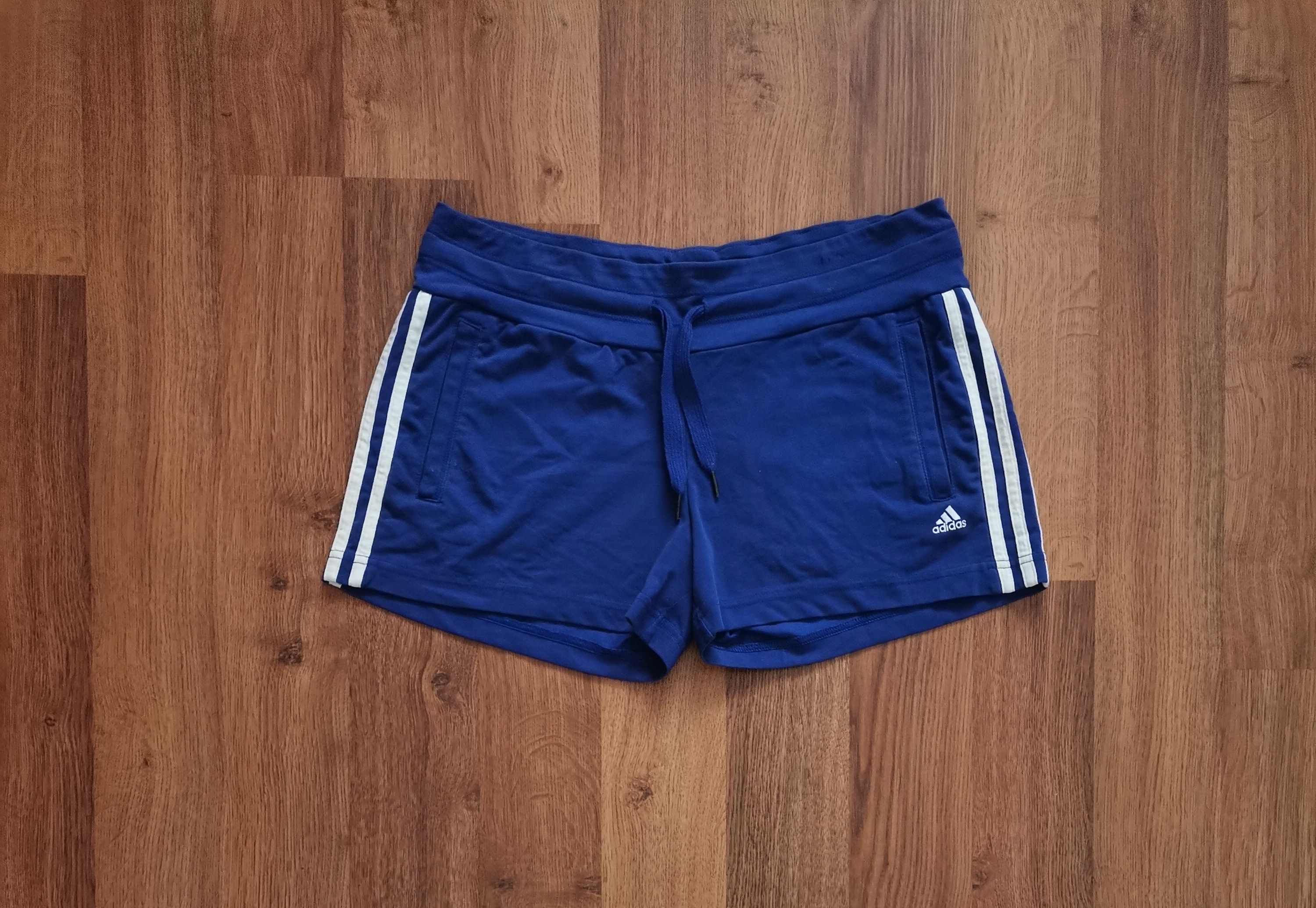 Adidas Vintage Adidas Women's Shorts Size 30" / US 8 / IT 44 - 1 Thumbnail