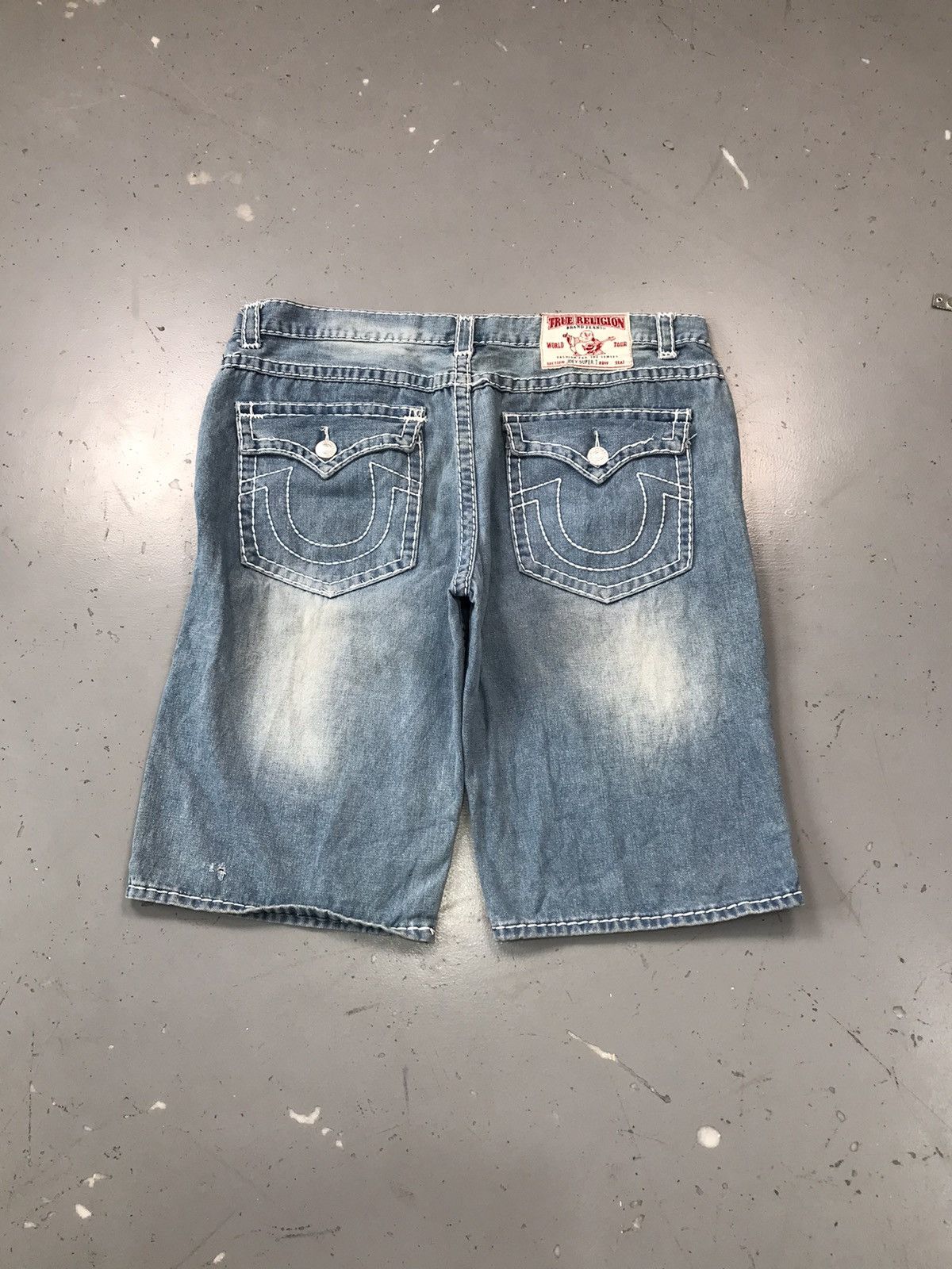 True Religion Vintage true religion inspired Joey super T distressed jort Size US 42 / EU 58 - 2 Thumbnail