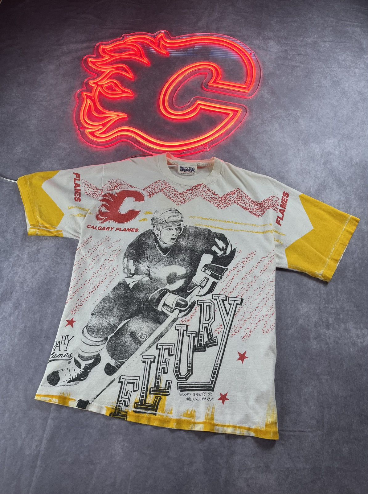 NHL VTG NHL Calgary Flames All Over Print T-Shirt Mens L size Size US L / EU 52-54 / 3 - 5 Thumbnail