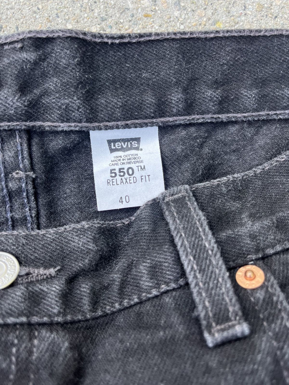 Levi's × Vintage Vintage Levi’s 550 Relaxed Fit Black Jean Shorts Denim Jorts Size US 38 / EU 54 - 7 Thumbnail