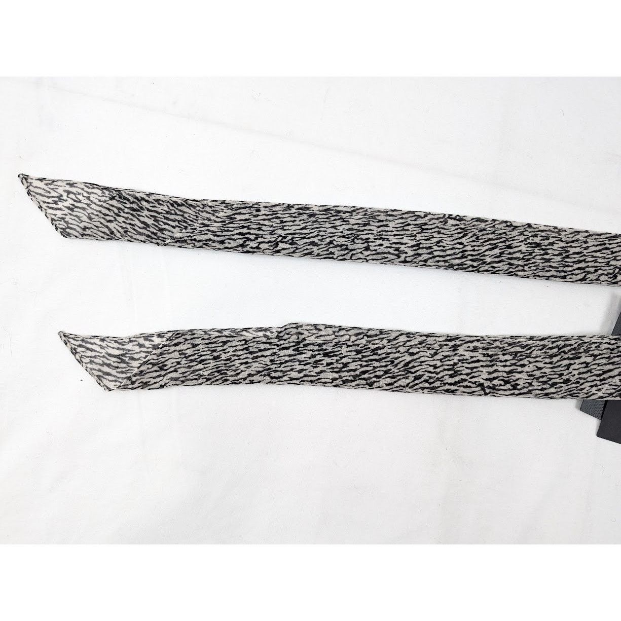 Saint Laurent Paris o1rshd1 Size: OS / Lavalliere Animalier Lana Scarf Off White Size ONE SIZE - 4 Thumbnail
