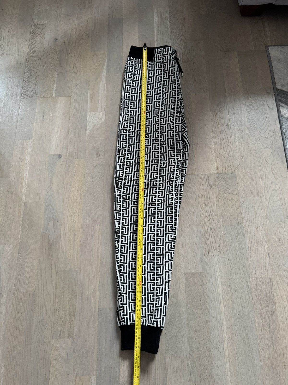Balmain BALMAIN joggers sz S SEE REAL TAPE MEASUREMENTS IN PHOTOS Size US 29 - 8 Thumbnail