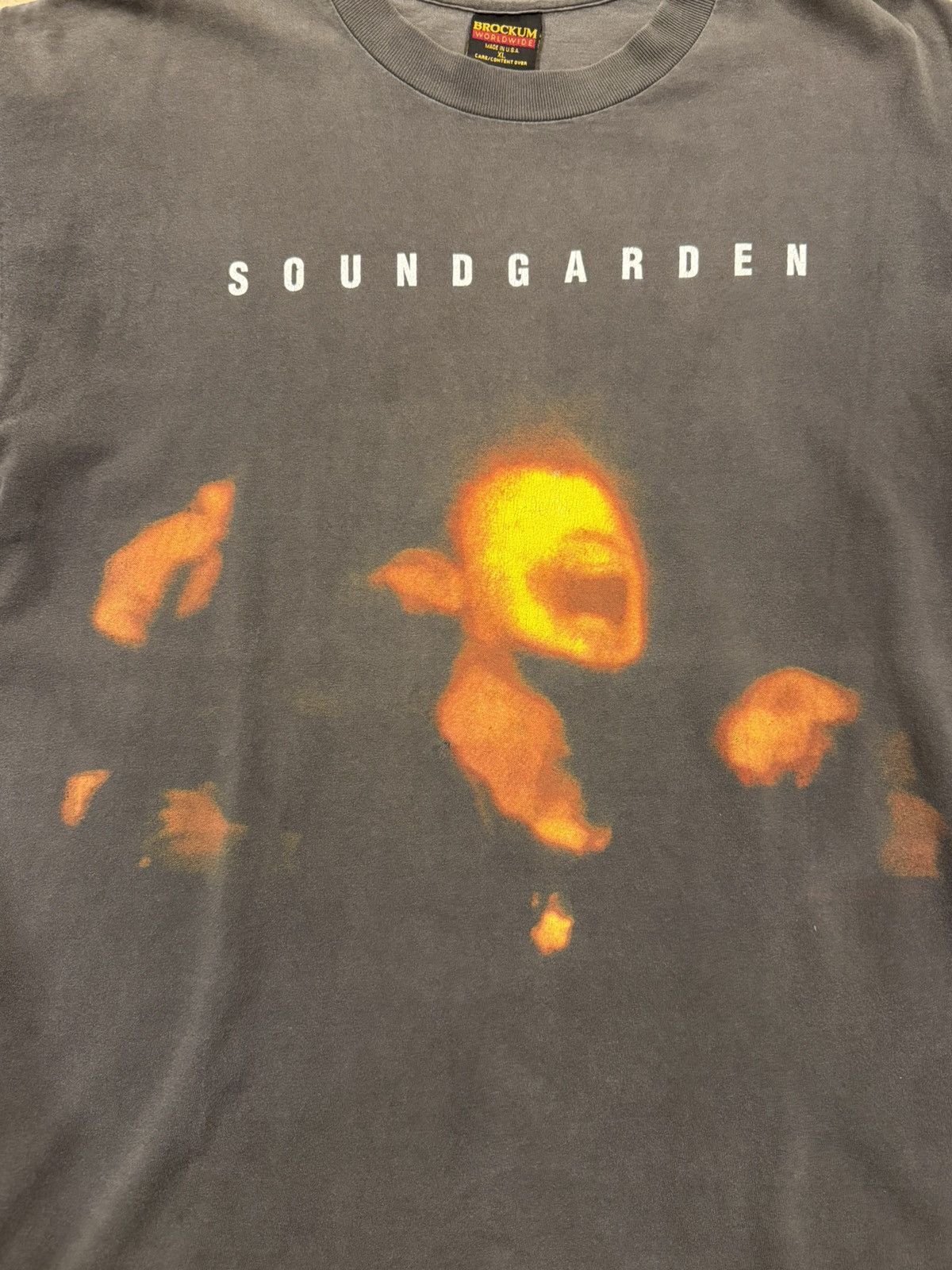Vintage Vintage SOUNDGARDEN SUPERUNKNOWN Brockum Tag Faded T-Shirt Size US XL / EU 56 / 4 - 5 Thumbnail