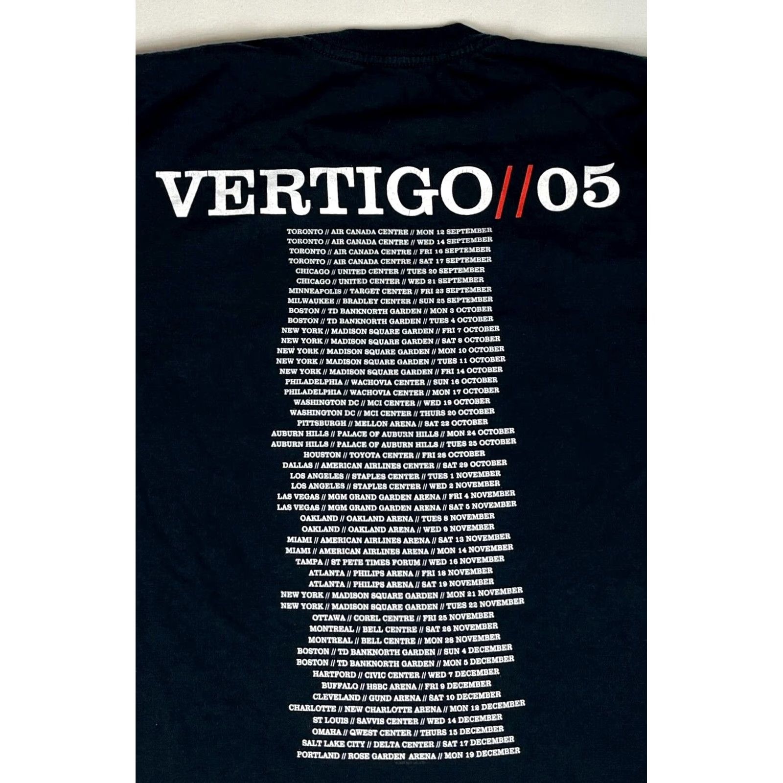 Vintage VINTAGE EDUN U2 Vertigo Tour 2005 T-Shirt Sz M Black Cotton Short Sleeve Crew Neck Unisex Adults Double-Sided Rock Music 2005 Vintage Size US M / EU 48-50 / 2 - 3 Thumbnail