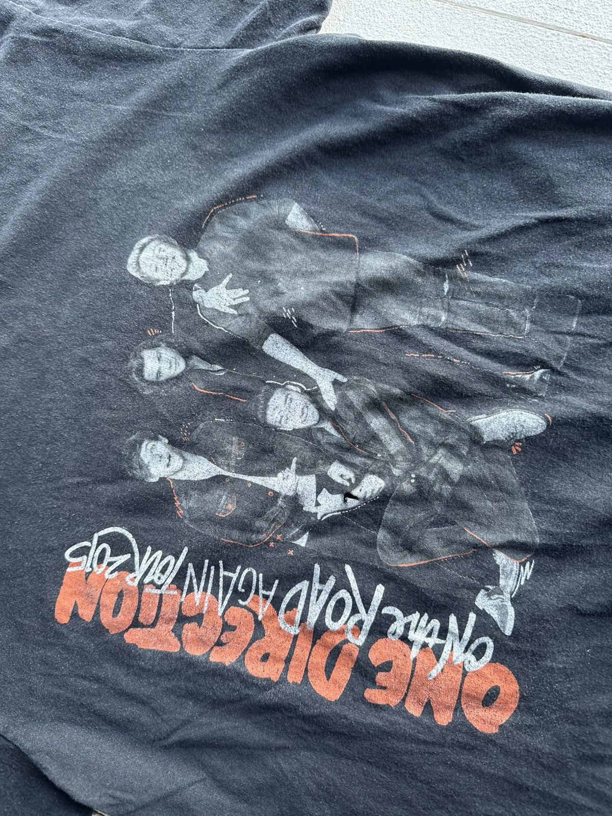 Band Tees 🚨 ONE DIRECTION Tee band big logo ON THE ROAD AGAIN TOUR Size US M / EU 48-50 / 2 - 3 Thumbnail