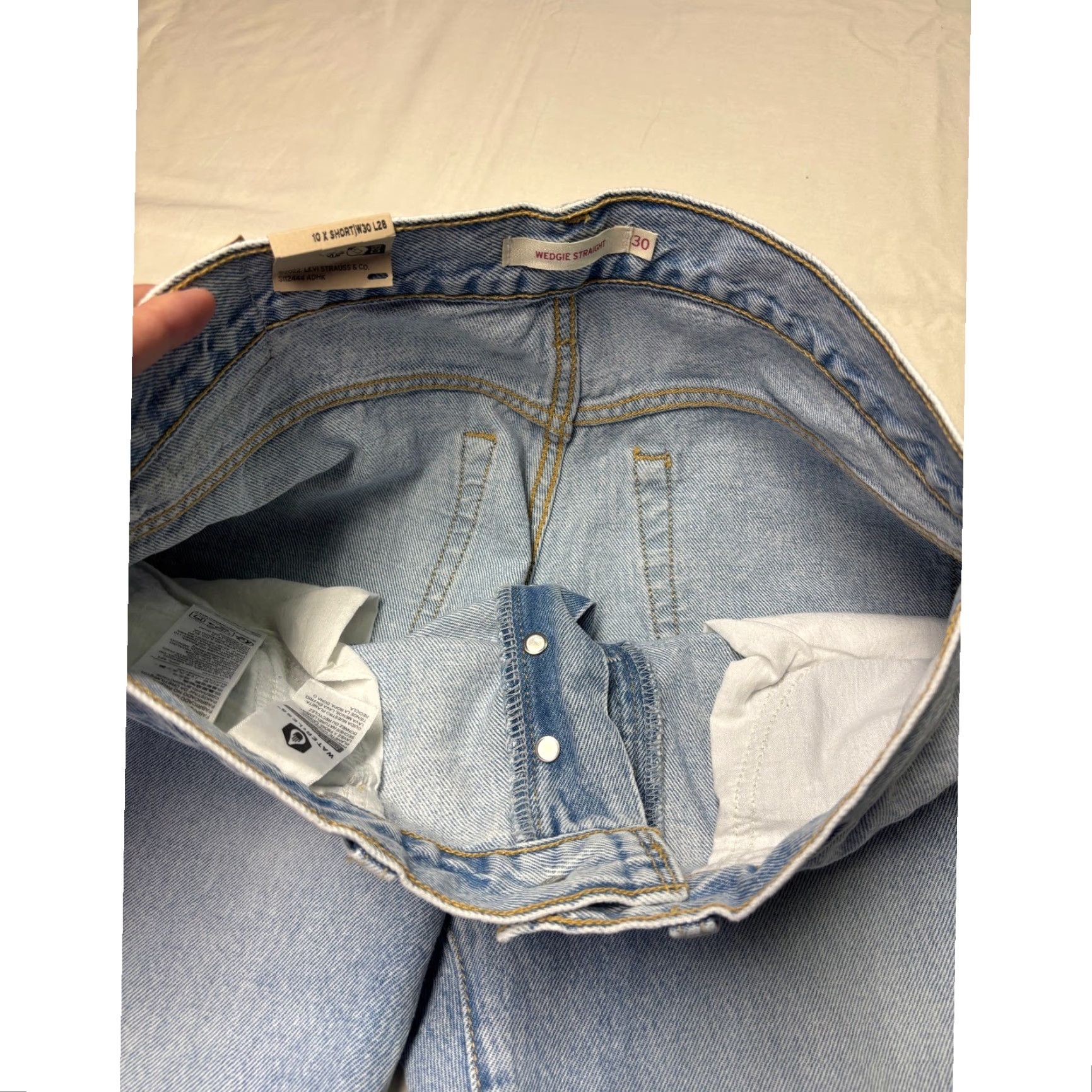 Levi's NWT Levi's Wedgie Straight Jeans Womens 31 Light Wash Distressed 5-Pocket High Rise 100% Cotton Denim Modern Grunge 28 Inseam Size 24" / US 00 / IT 34 - 4 Thumbnail