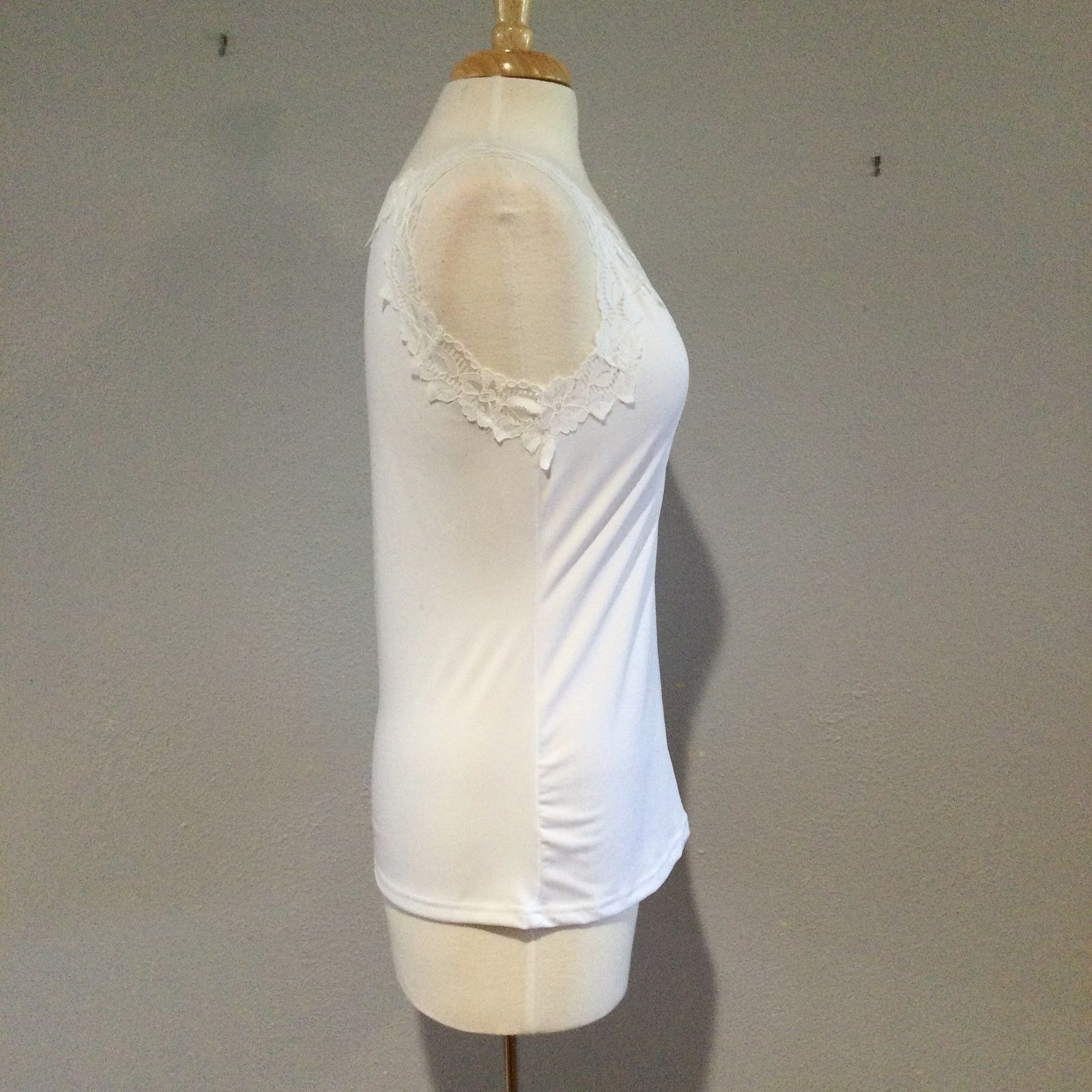 Other Cinema Etoile Lace Trimmed Sleeveless V-Neck Tank Size M NWT Size M / US 6-8 / IT 42-44 - 4 Thumbnail