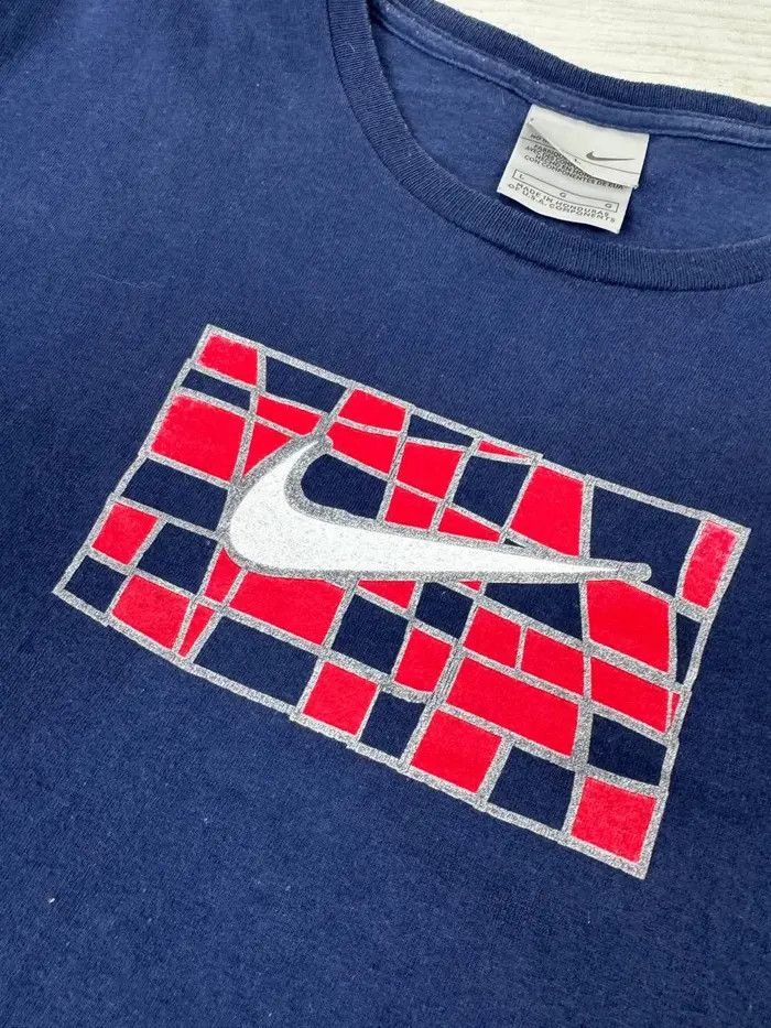 Nike Vintage Nike T-Shirt 90s Big Logo Swoosh Y2K Size US L / EU 52-54 / 3 - 4 Thumbnail