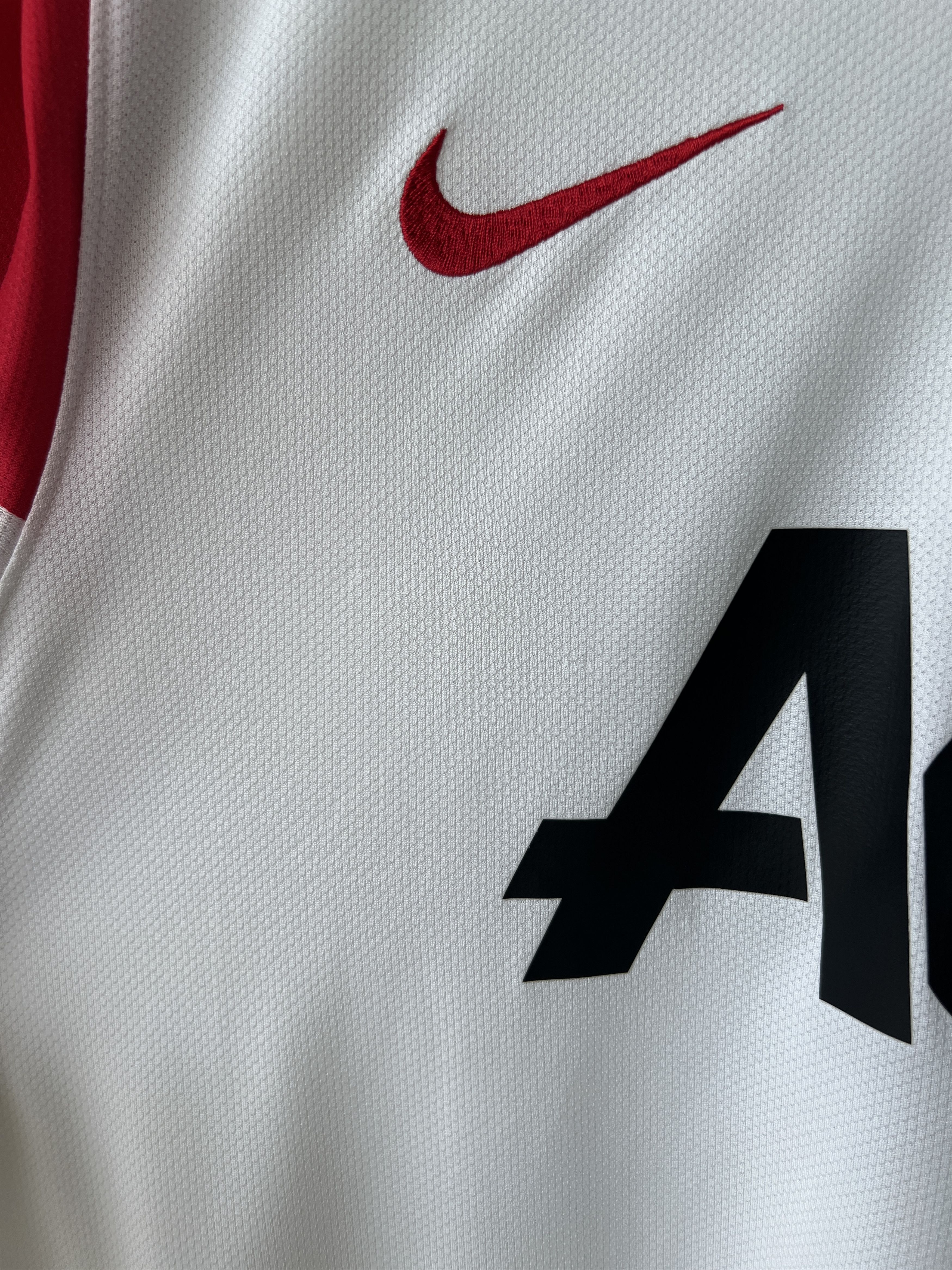 Nike (L) Manchester United 2010-12 Away Long Sleeve Kit Rooney 10 Size US L / EU 52-54 / 3 - 5 Thumbnail