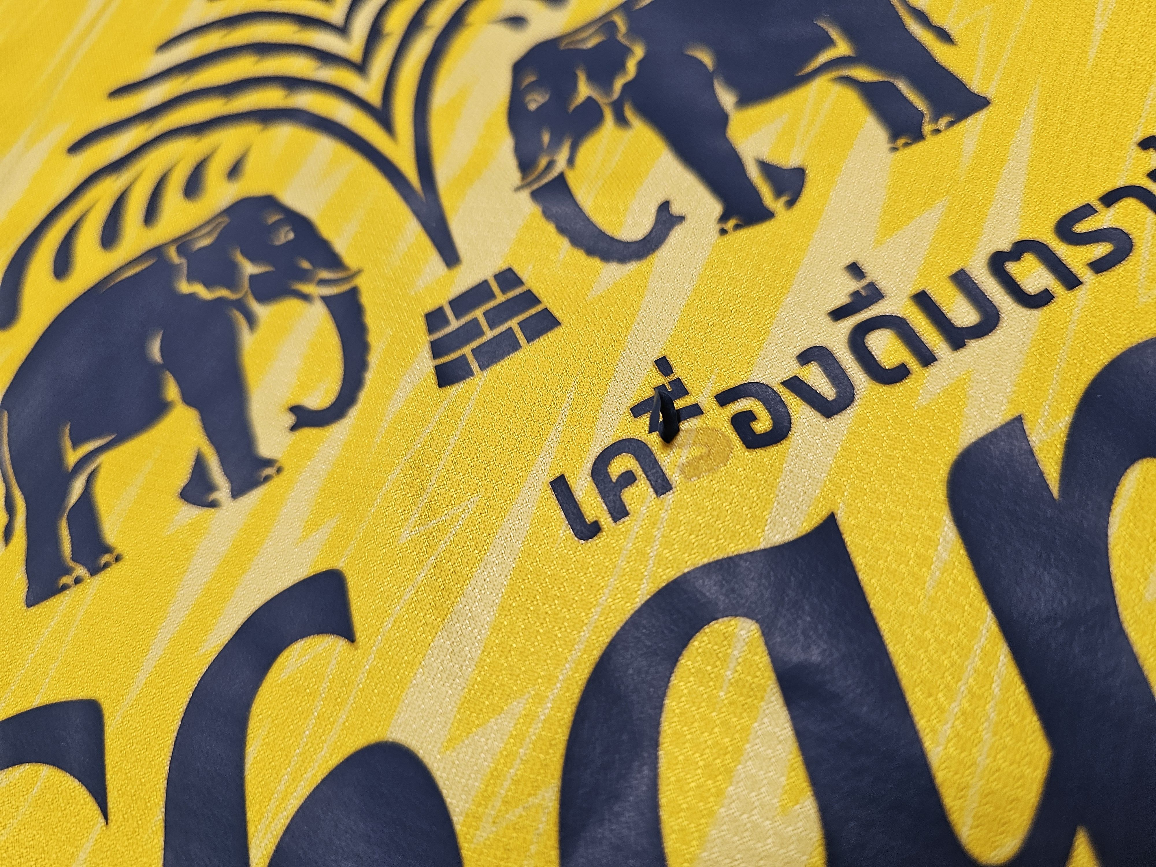 All Sport BURIRAM UNITED 2018 AWAY FOOTBALL SHIRT THAILAND SOCCER Size US L / EU 52-54 / 3 - 5 Thumbnail