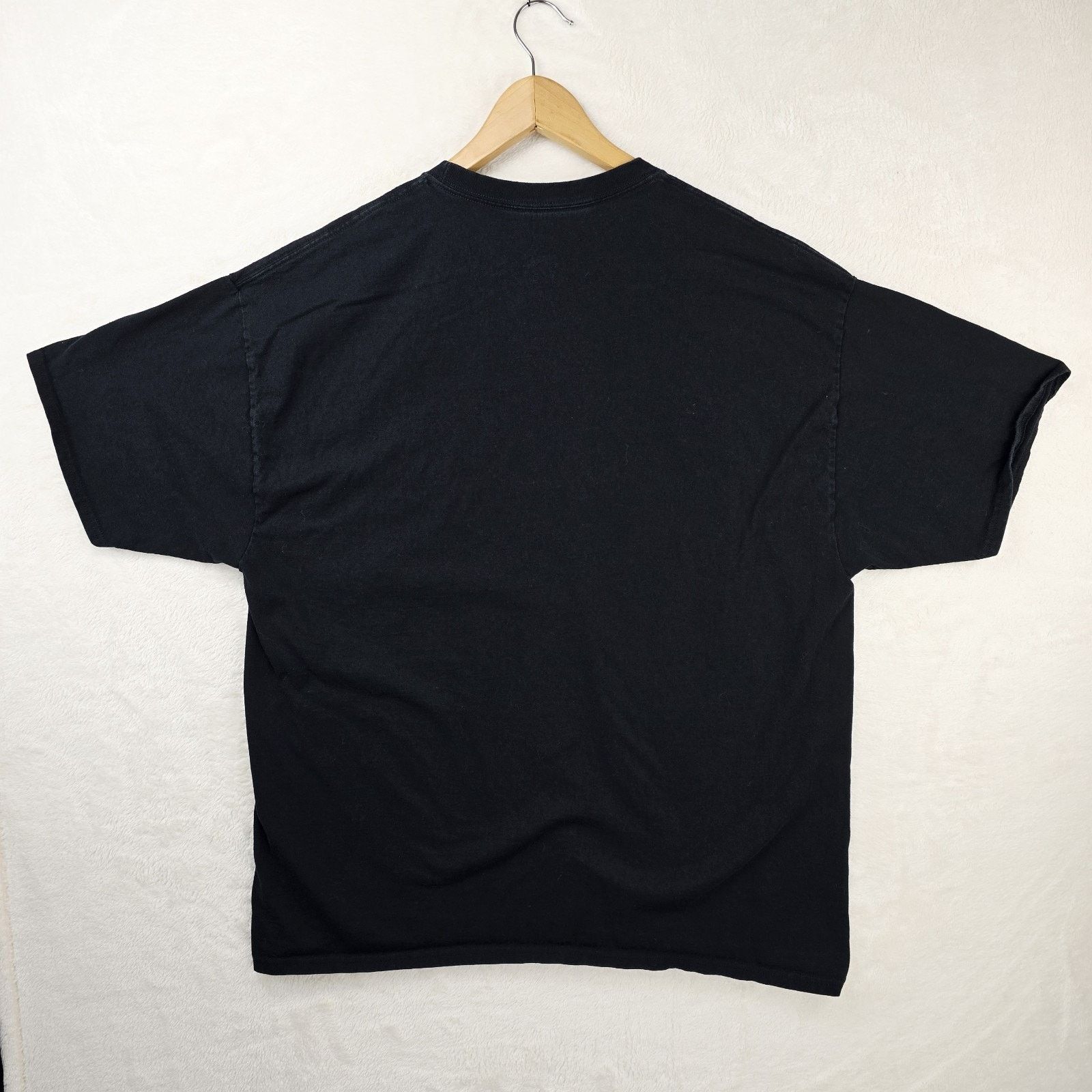 Hanes Never Underestimate An Old Man Listens Van Halen Shirt XXL Size US XXL / EU 58 / 5 - 5 Thumbnail