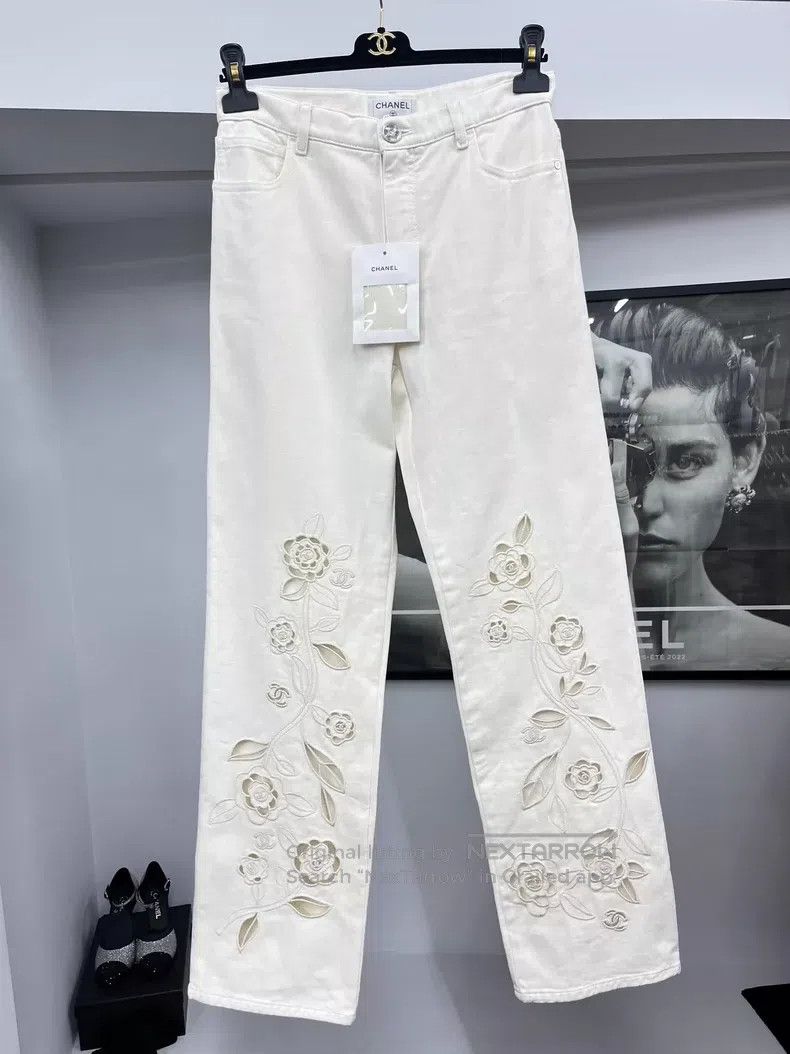 Chanel Chanel White hollowed-out jeans Size 25" / US 0 / IT 36 - 1 Thumbnail