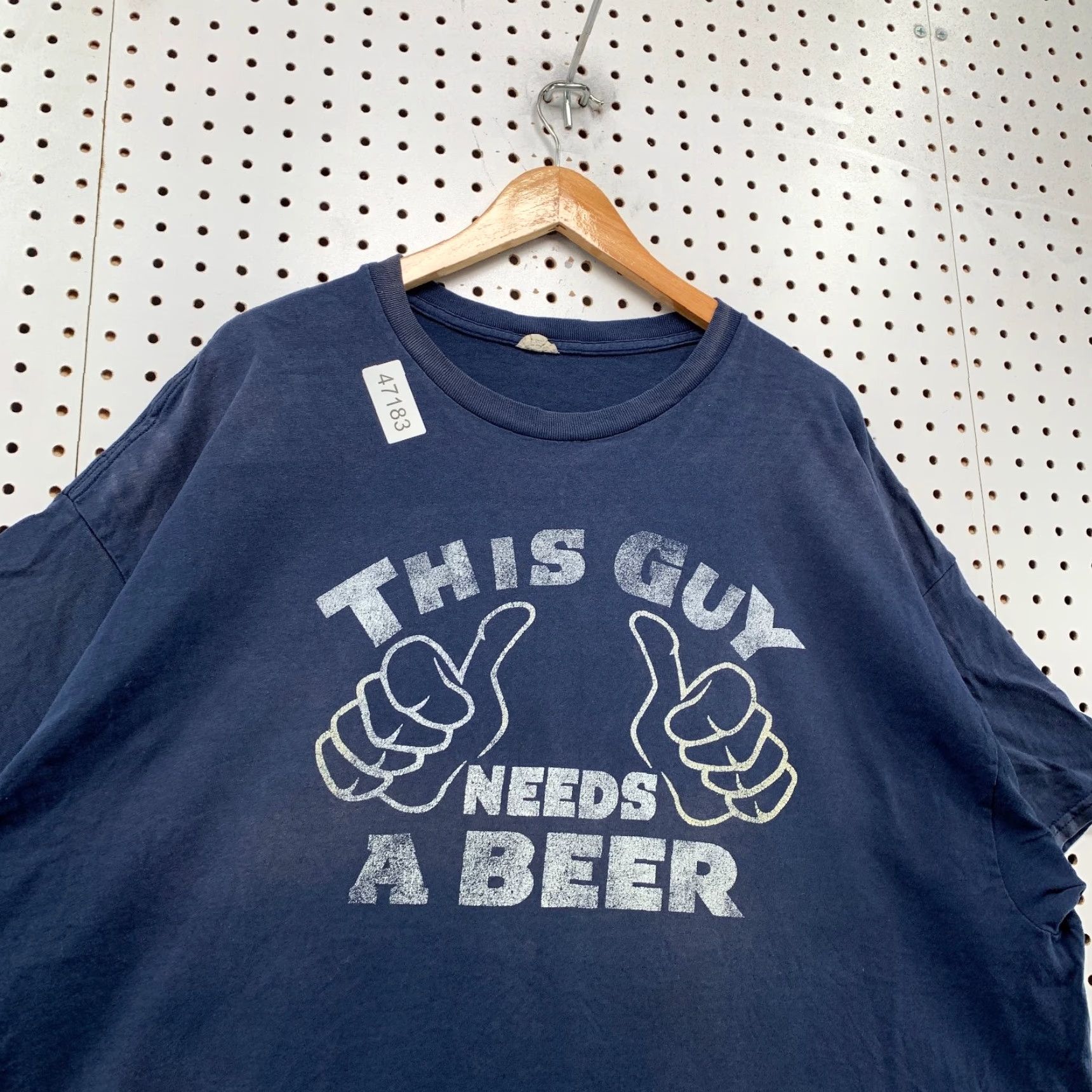 Gildan VINTAGE Gildan T-Shirt Mens 2XL Blue This Guy Needs A Beer Graphic Drinking Tee Beer Funny Shirt Men Size US XXL / EU 58 / 5 - 6 Thumbnail