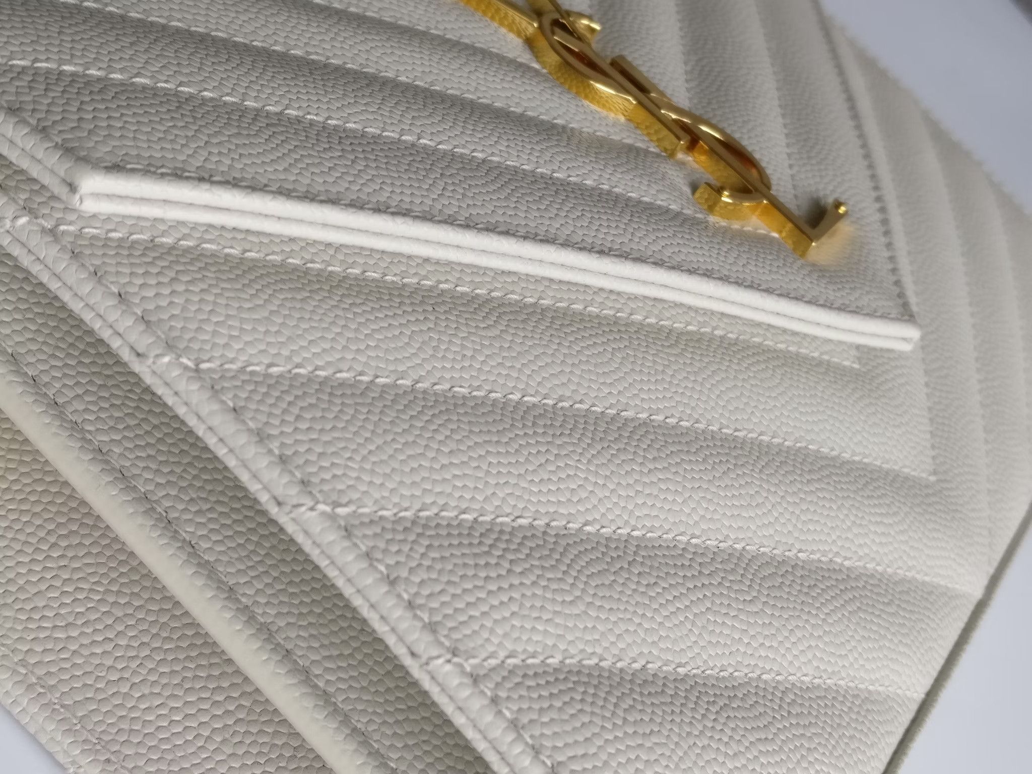 Saint Laurent Paris o1b1hav110824 Size: OS / Cassandre Chain Wallet in White Size ONE SIZE - 12 Thumbnail
