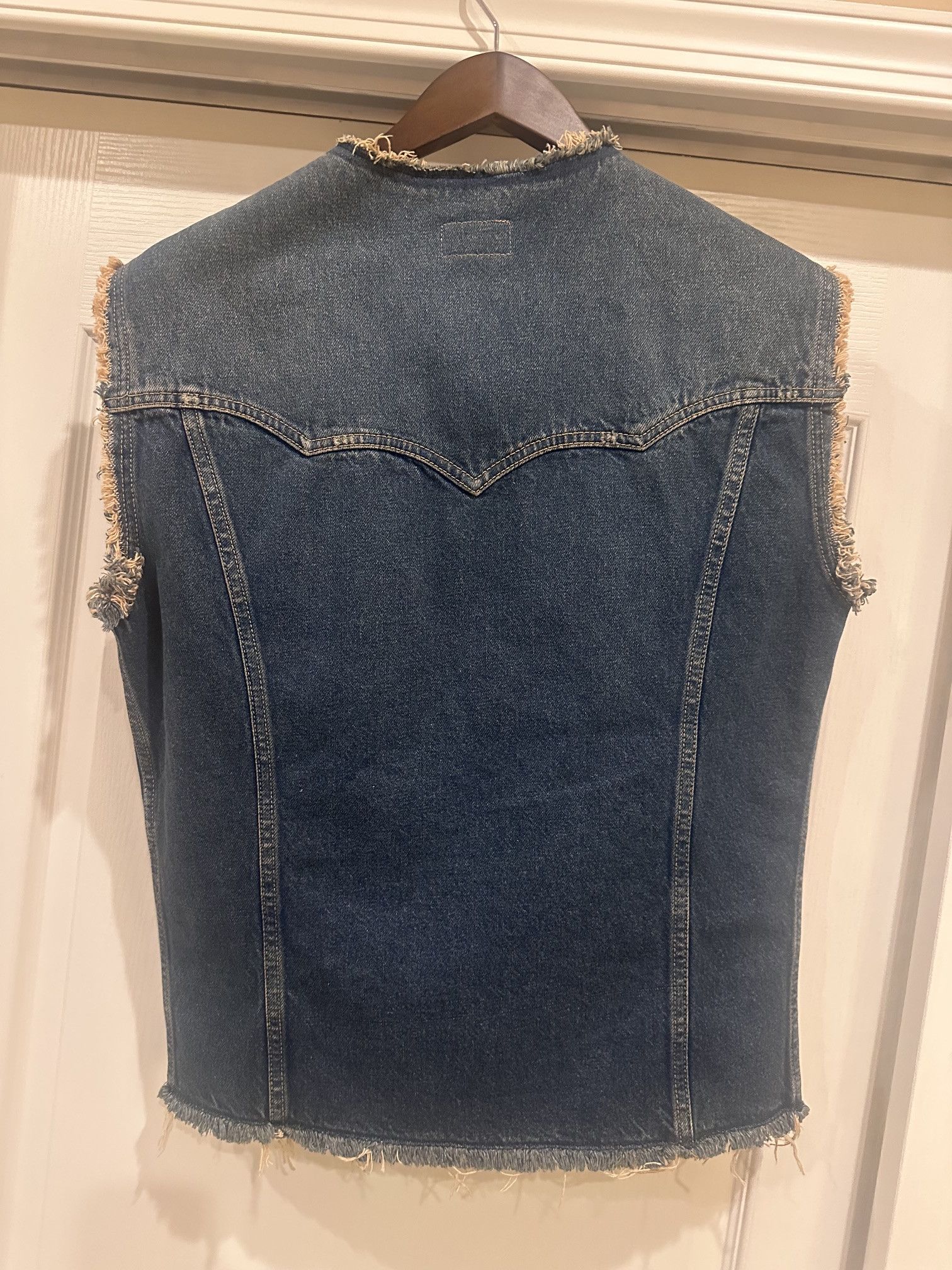 Saint Laurent Paris Saint Laurent Paris 15SS Distressed Denim Vest 377893 4061 L Size US L / EU 52-54 / 3 - 2 Thumbnail