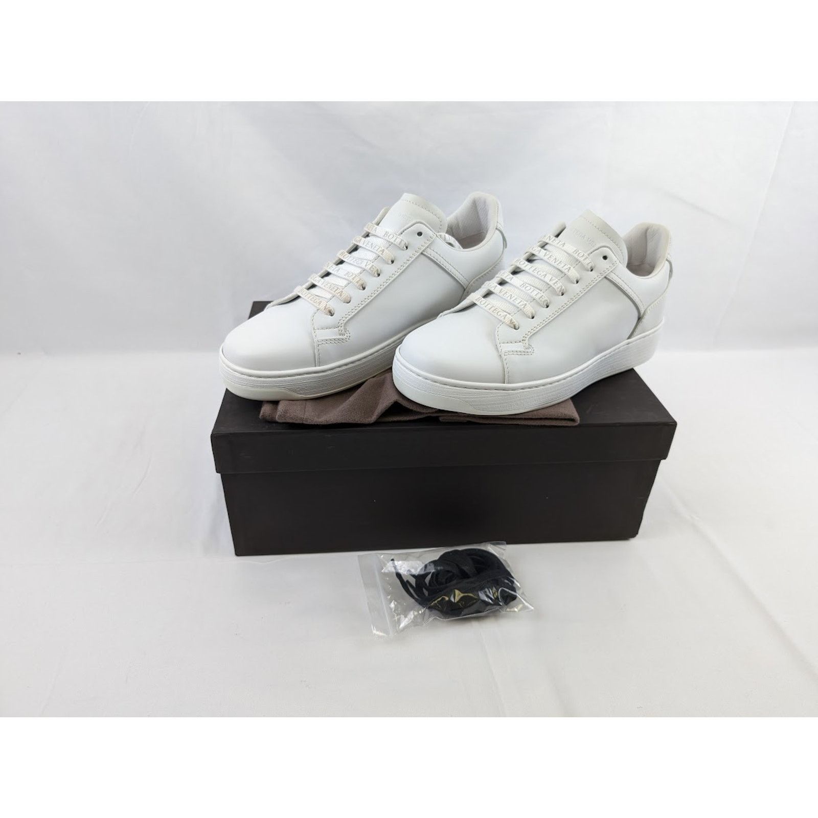 Bottega Veneta o1rshd1 Bolt Calf Sneaker Pelle S.GOMM in Optic White Size US 7.5 / EU 40-41 - 16 Thumbnail
