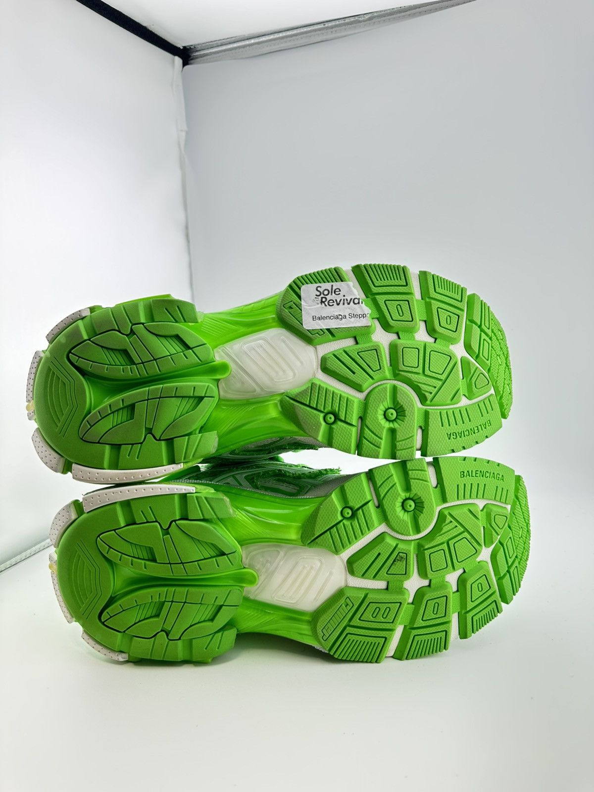 Balenciaga BALENCIAGA RUNNER SNEAKER ‘FLUO GREEN’ SIZE 40 Size US 7 / EU 40 - 5 Thumbnail