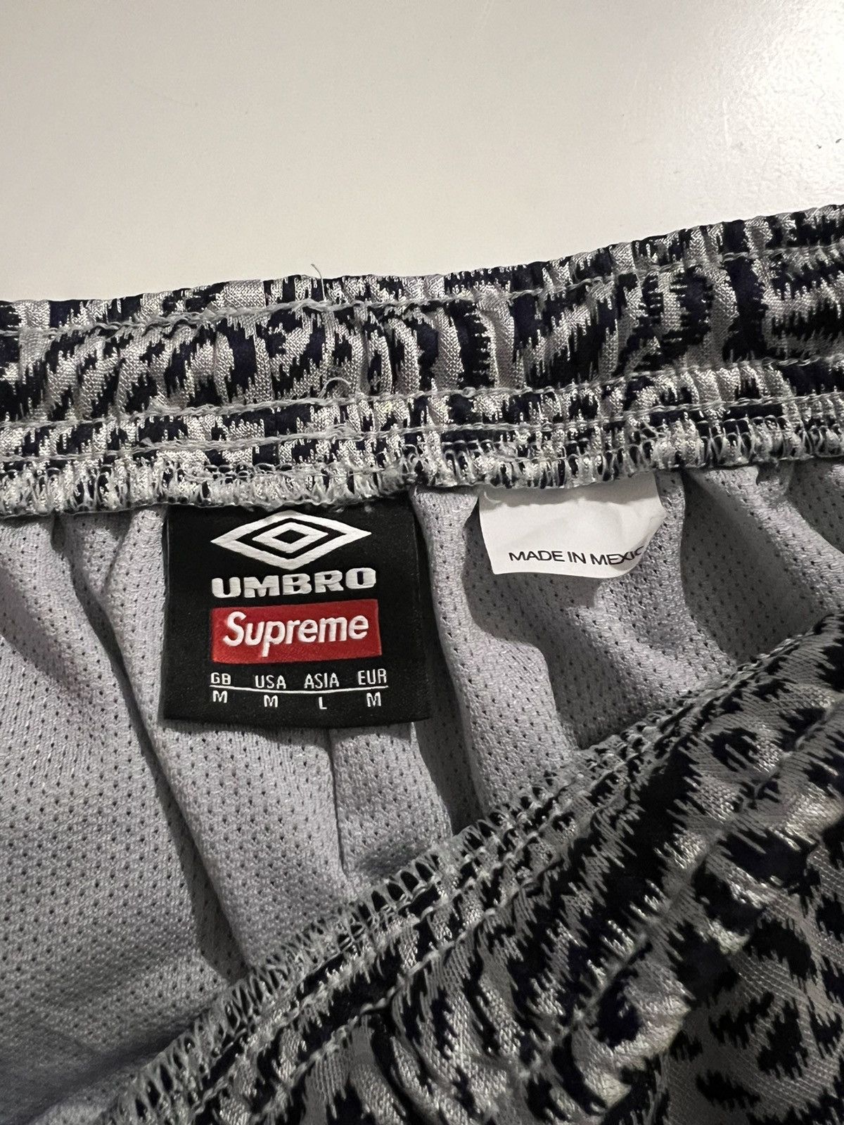 Supreme × Umbro Supreme UMBRO JACQUARD ANIMAL PRINT SHORTS Size US 32 / EU 48 - 7 Thumbnail