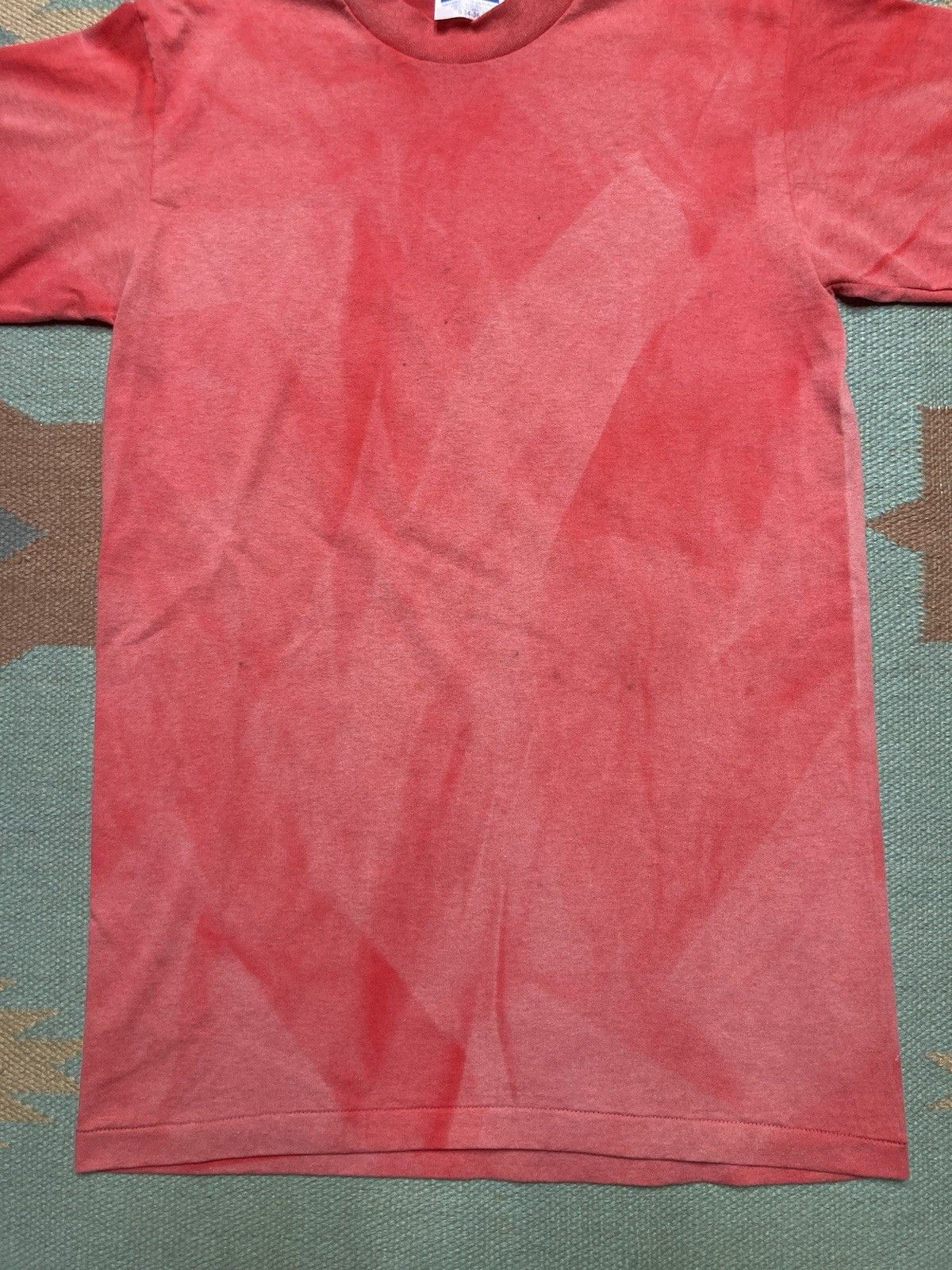 Vintage Vtg 80s blank t shirt sun fade red hanes single stitch small Size US S / EU 44-46 / 1 - 2 Thumbnail