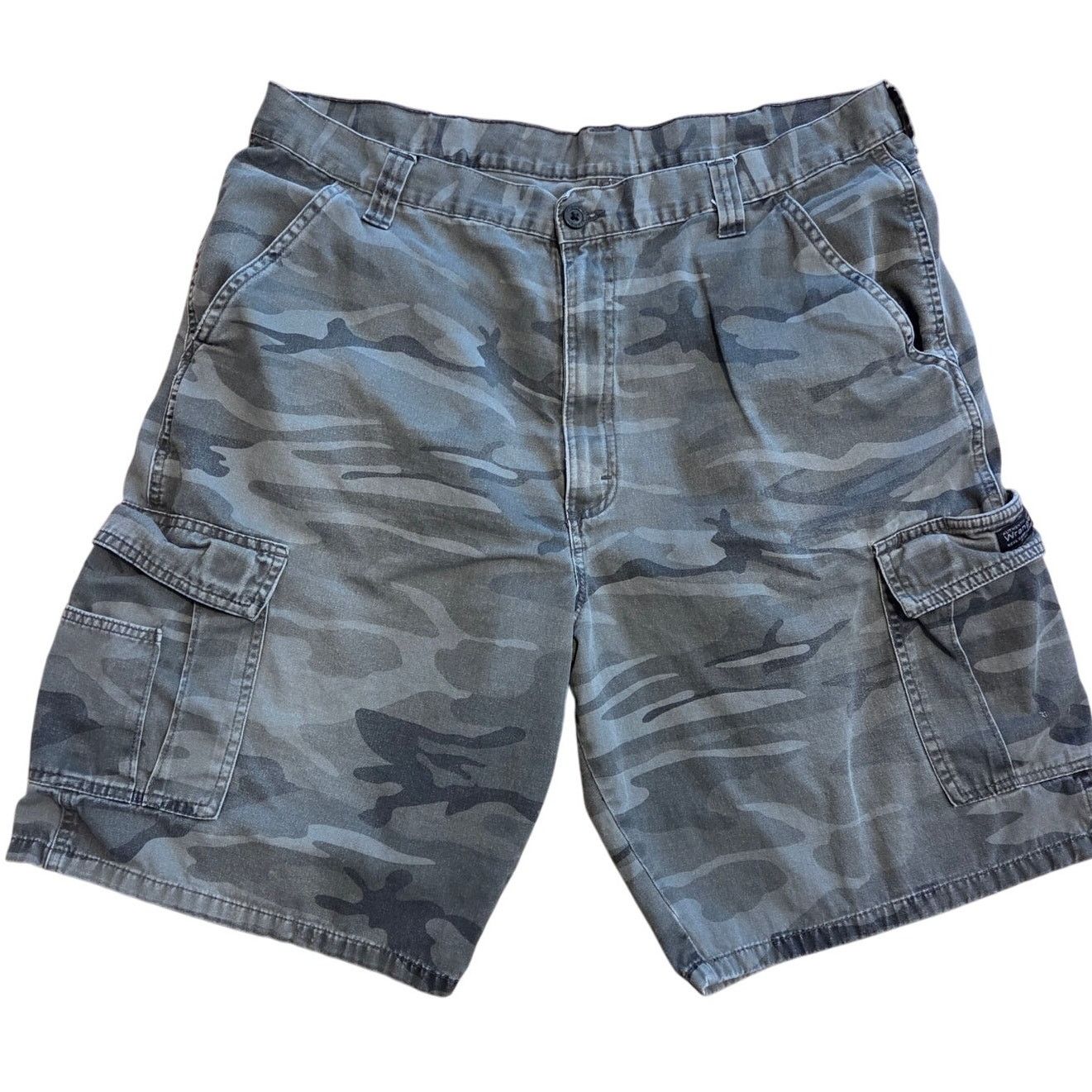 Wrangler Wrangler Grey Army Fatigue Shorts-Size 38 - Great Condition! Size US 38 / EU 54 - 1 Thumbnail