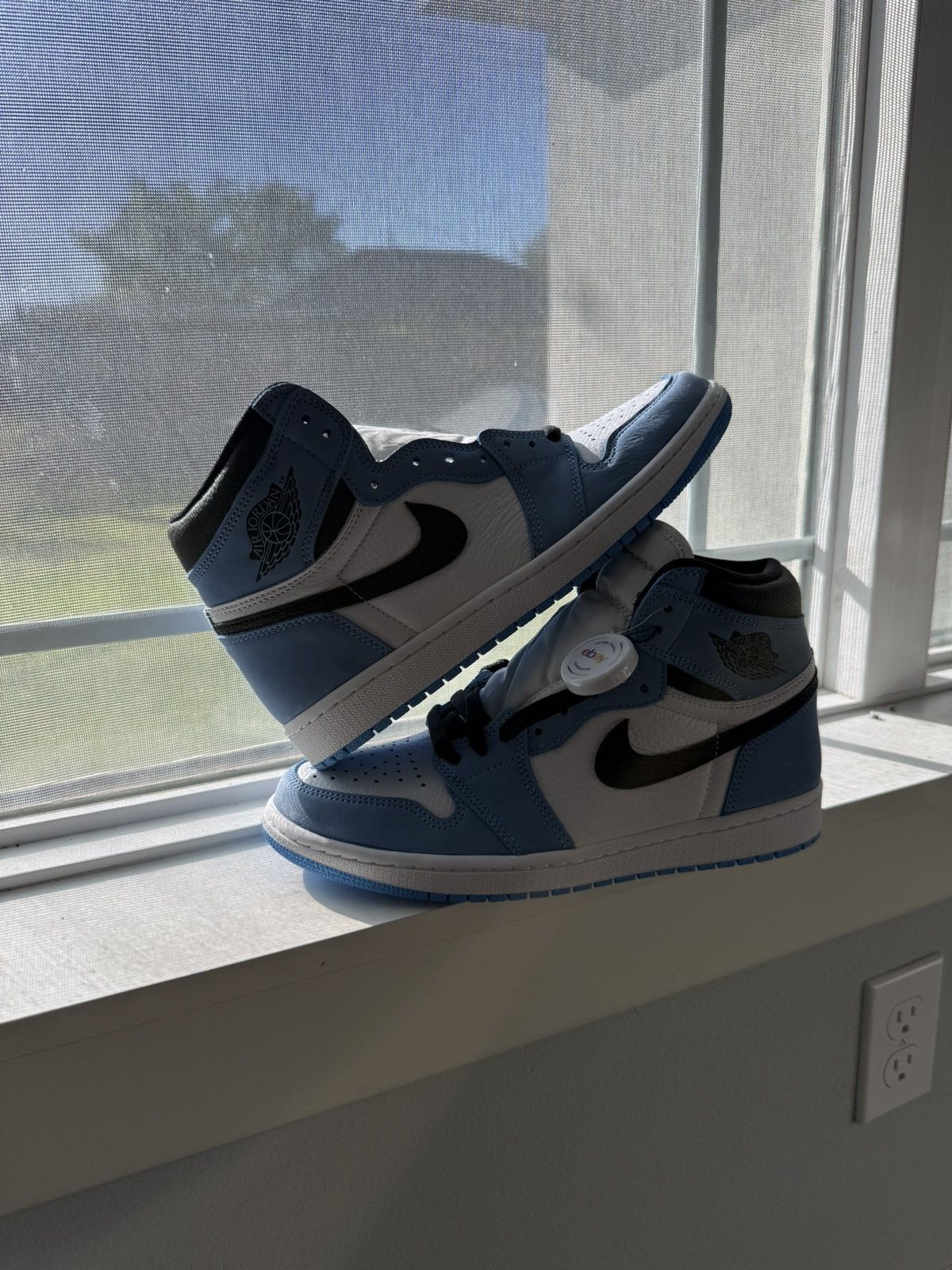 Nike Jordan 1 Retro High OG Universaty Blue Size US 9 / EU 42 - 1 Thumbnail