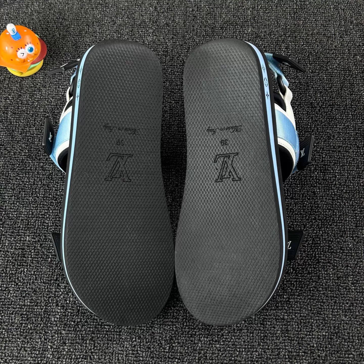 Louis Vuitton Louis Vuitton Velcro Logo Blue Sandals 39 Size US 8.5 / IT 38.5 - 6 Thumbnail