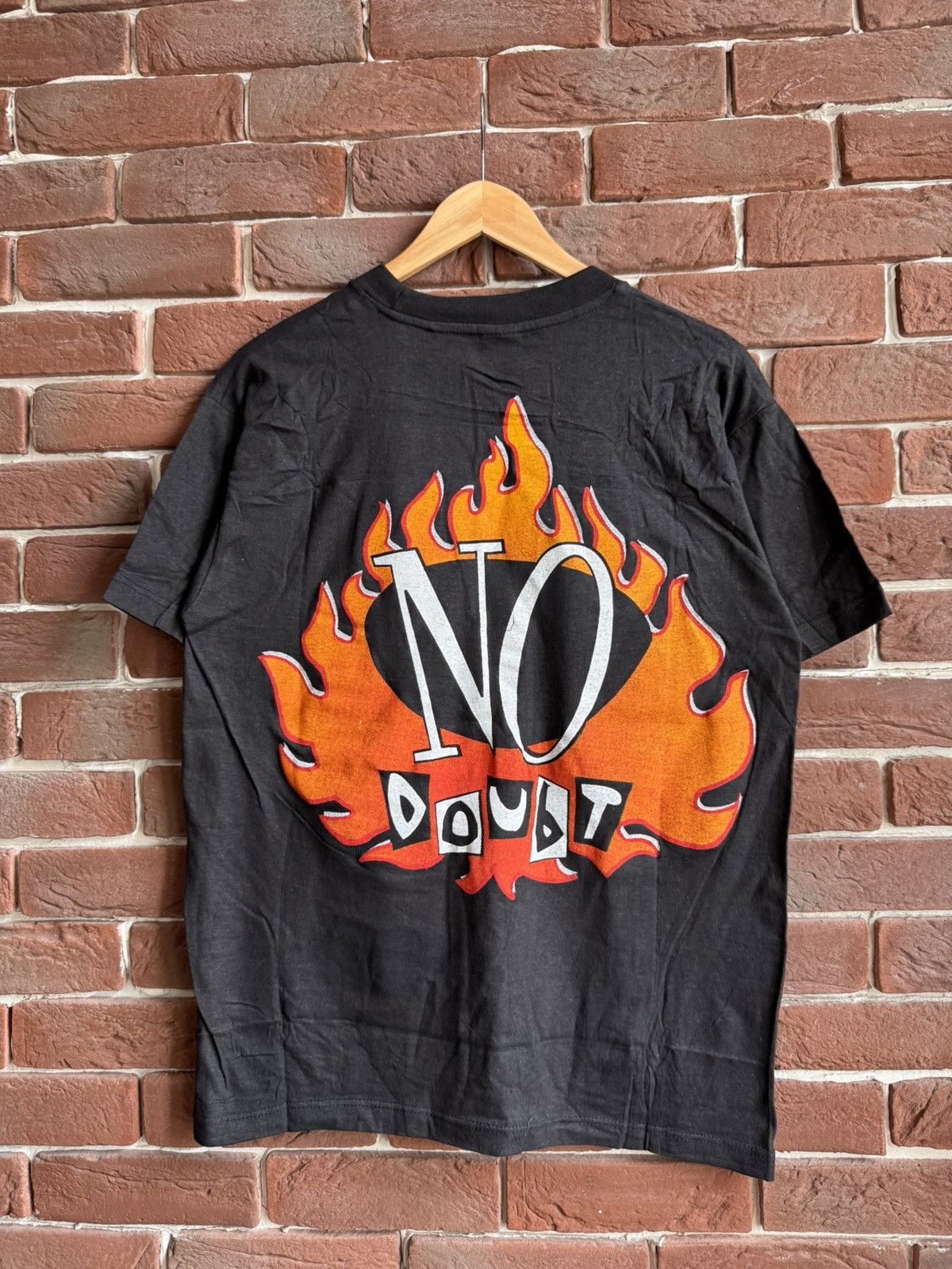 Band Tees Vintage 1990s No Doubt Tragic Kindom Rock Band Tee 90s Size US L / EU 52-54 / 3 - 1 Thumbnail