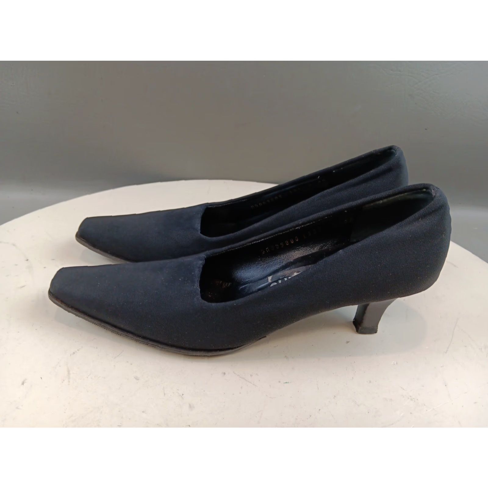 Salvatore Ferragamo VINTAGE Salvatore Ferragamo Pumps SHOE Women US8 Black Textured Fabric Block Heel Almond Toe Slip On Lightly Worn Size US 8 / IT 38 - 6 Thumbnail