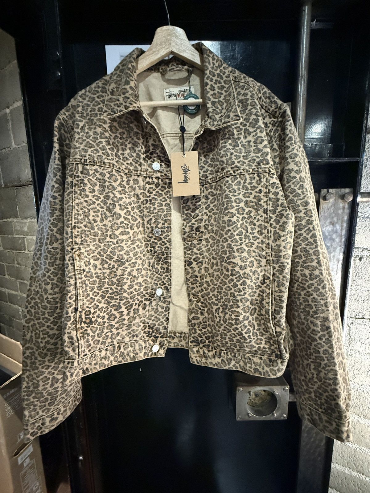 Stussy Stüssy - Leopard Print Denim Trucker Jacket Large SOLD OUT Size US L / EU 52-54 / 3 - 8 Thumbnail