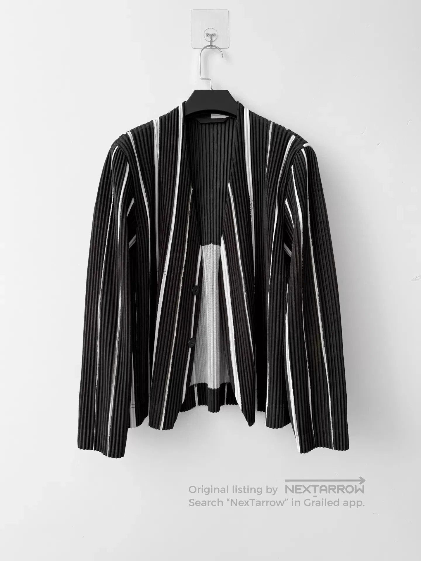 Issey Miyake Black Striped Pleated Long Sleeve Cardigan. Size US M / EU 48-50 / 2 - 1 Thumbnail