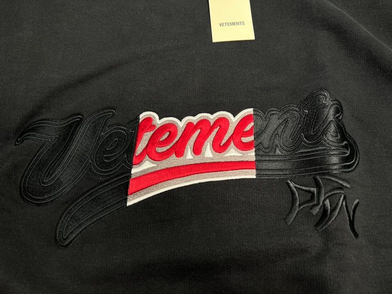 Vetements VETEMENTS Chest Logo Pullover Sweatshirt - dmc Size US M / EU 48-50 / 2 - 1 Thumbnail