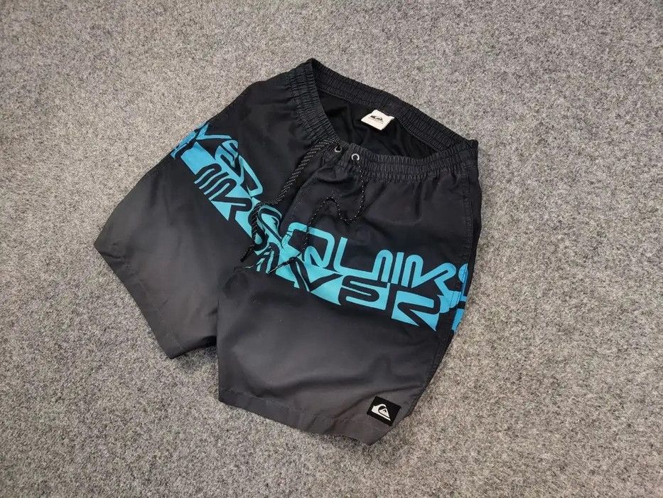 Quiksilver Vintage Quiksilver gradient logo Casual Pocket Light Shorts Size US 30 / EU 46 - 2 Thumbnail