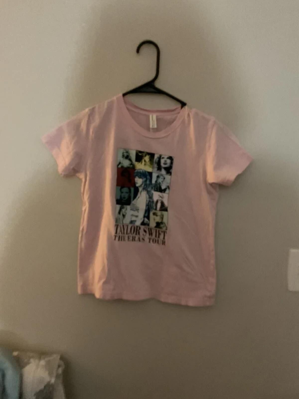 Other Taylor Swift Pink Eras tour graphic Tee Kids size 10/12 Size M / US 6-8 / IT 42-44 - 2 Thumbnail