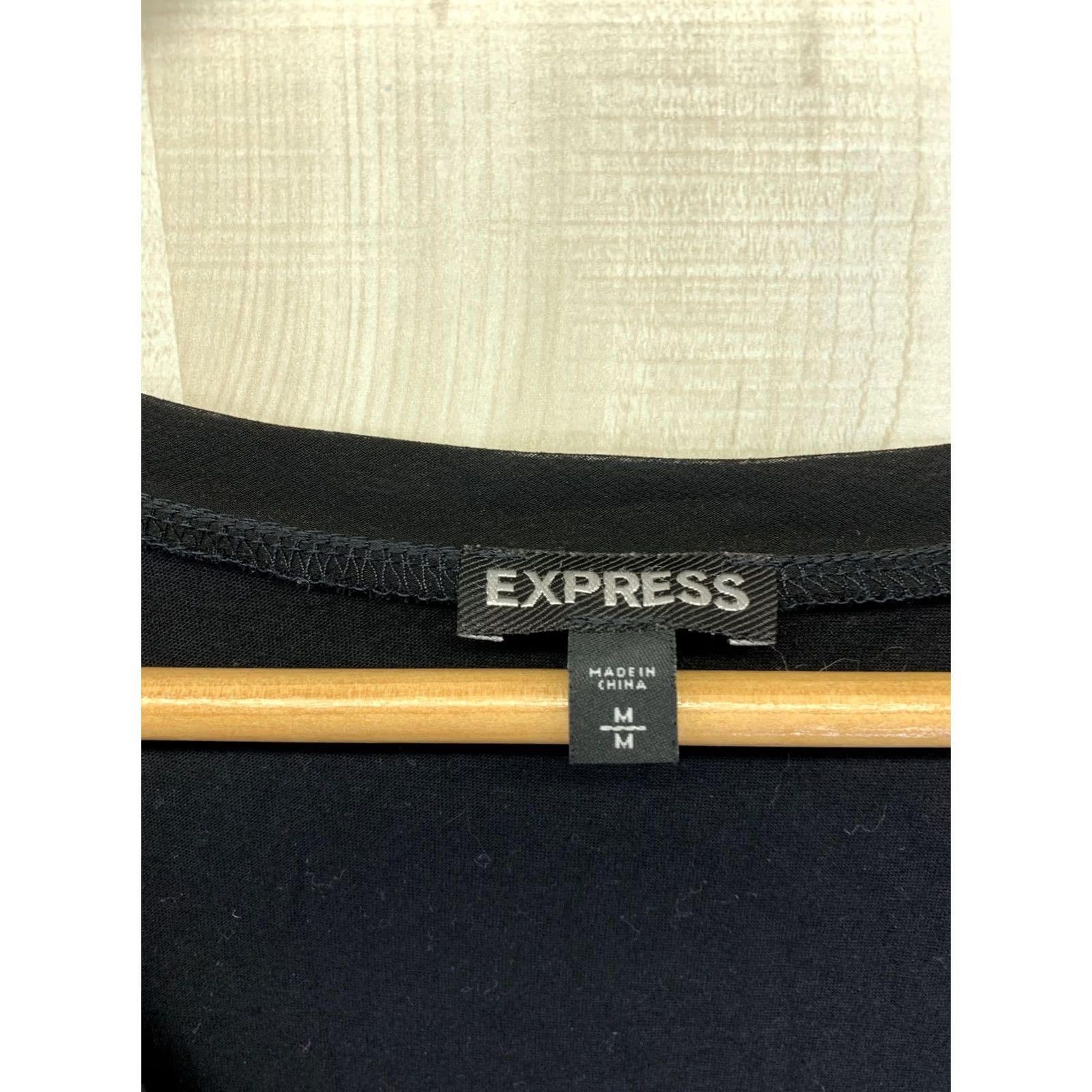 Express Express Women’s Tank Top M Black/Gold Sequined Sleeveless Scoop Neck Pullover Party/Cocktail Size M / US 6-8 / IT 42-44 - 3 Thumbnail