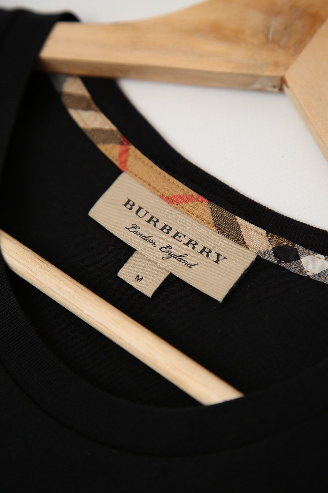 Burberry Burberry small logo red t-shirt size M Black Size US M / EU 48-50 / 2 - 3 Thumbnail