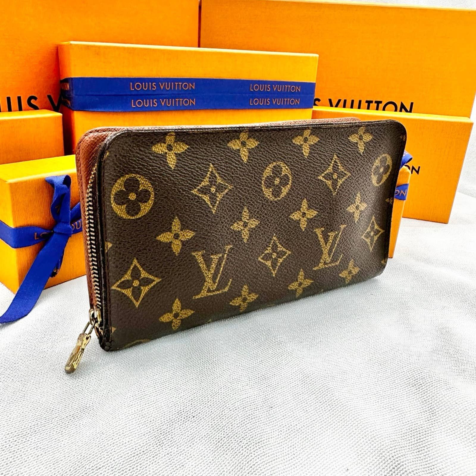 Louis Vuitton Zippy Wallet