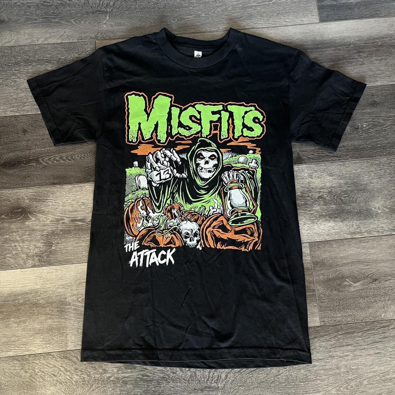 Misfits Vintage 2000s Misfits The Attack Graphic Logo Band Tee Shirt Size US S / EU 44-46 / 1 - 1 Thumbnail