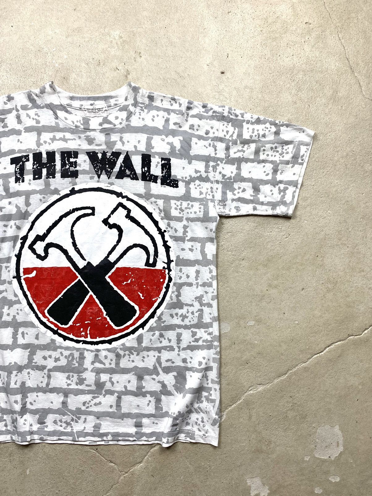 Band Tees Very Rare ! Vintage 1980’s Pink Floyd The Wall Album T Shirt Size US XL / EU 56 / 4 - 4 Thumbnail