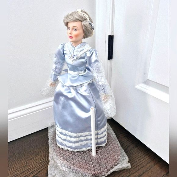 Vintage Danbury Mint Wedding Day Final Touches MOTHER Porcelain Doll Size ONE SIZE - 7 Thumbnail
