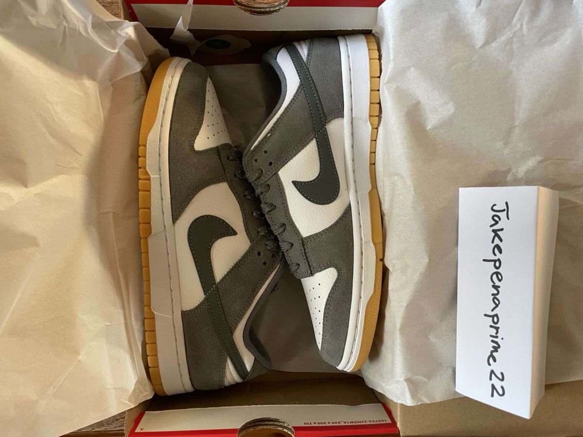 Nike Nike Dunk Low, white & smoke grey Size US 9 / EU 42 - 12 Thumbnail