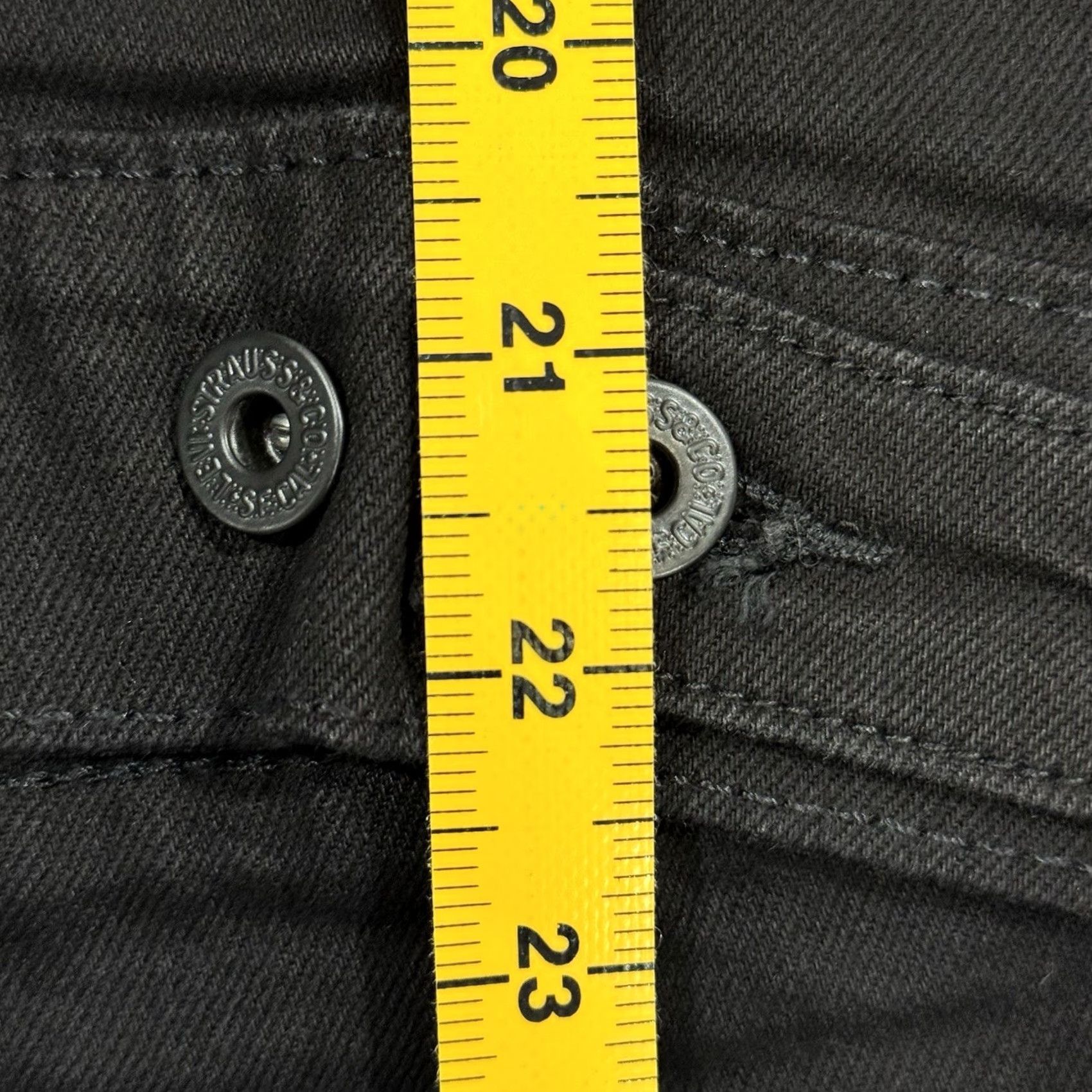 Levi's VINTAGE Levi’s Denim Trucker Jacket Men’s Size Small Retro Fit Casual Shirt Mens Black Denim Jacket Levi's Trucker Logo Pockets Size US S / EU 44-46 / 1 - 7 Thumbnail