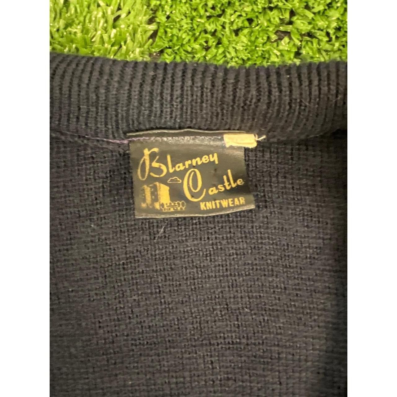 Barneys New York Blarney Castle Mens XL Blue V-Neck Sweater Ireland Size US XL / EU 56 / 4 - 3 Thumbnail